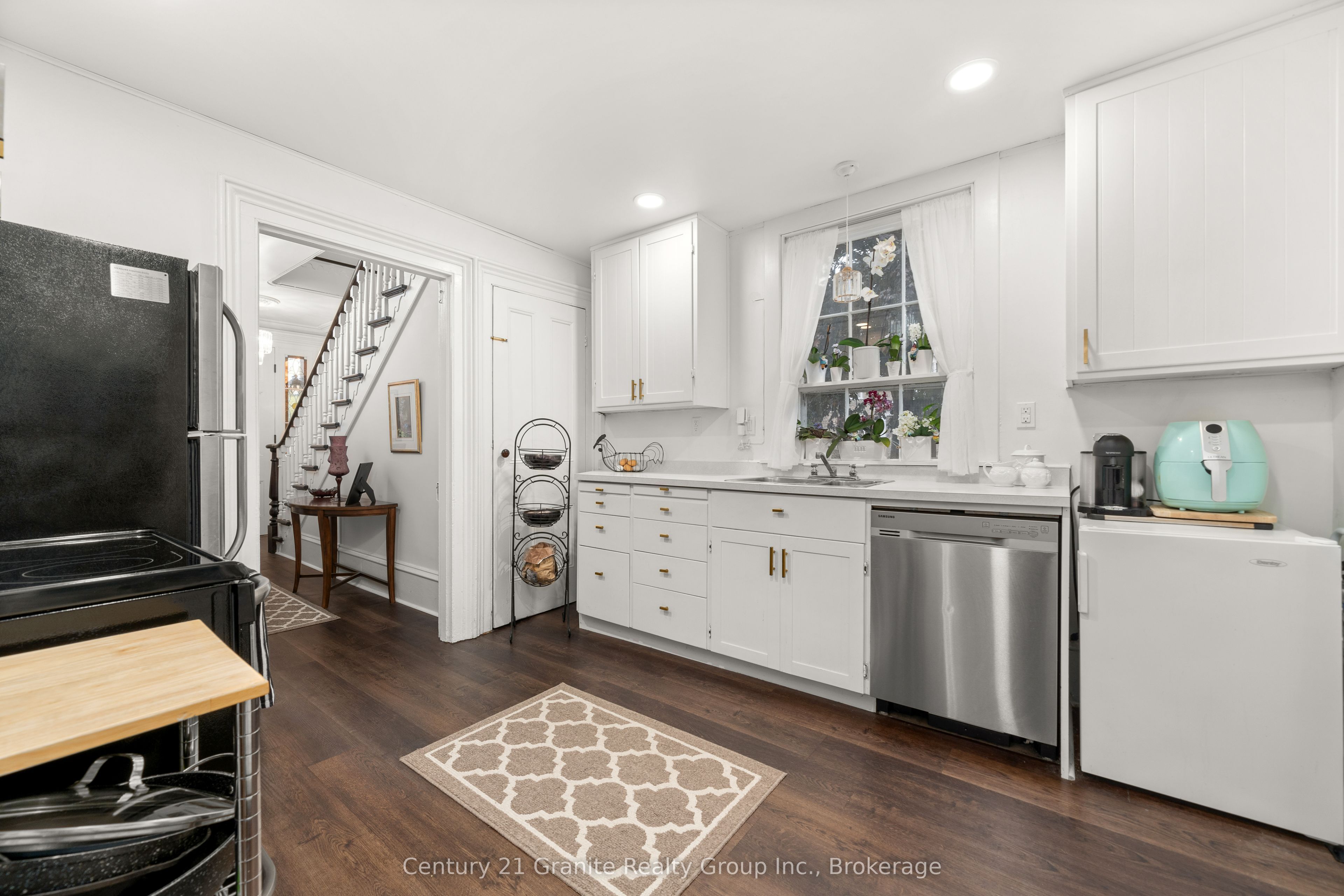 110 Bridge Street W Property Photo 18