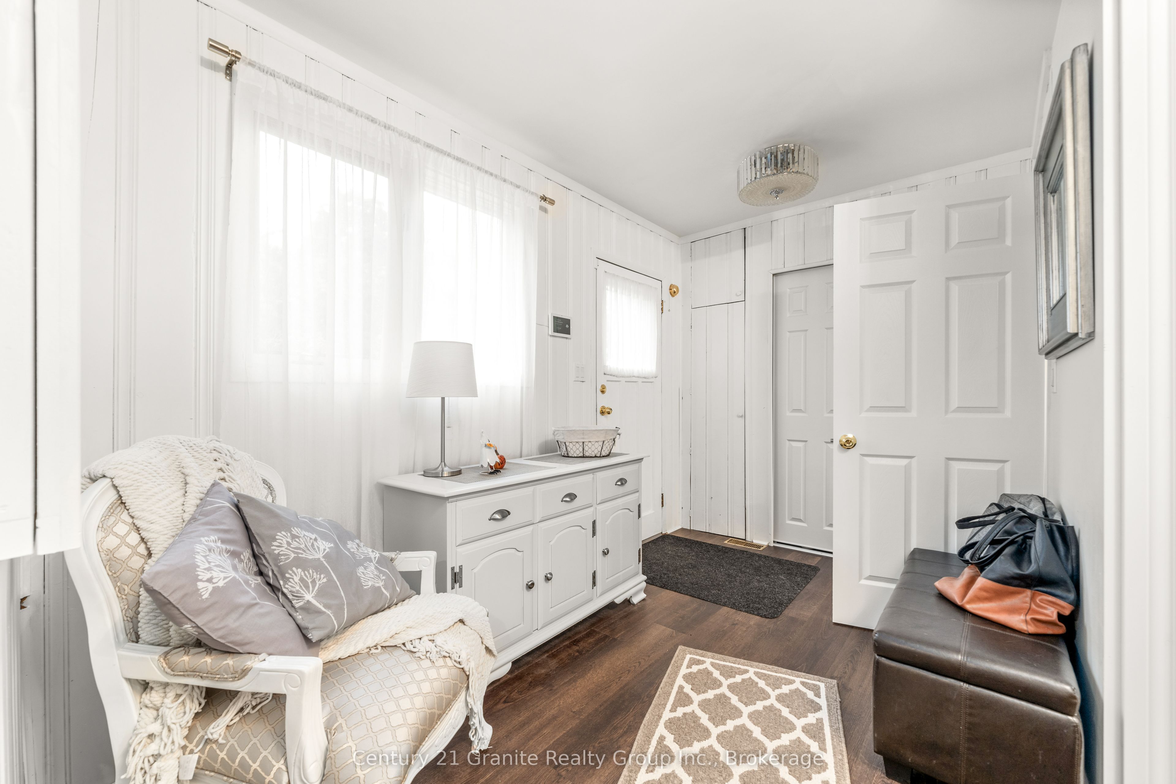 110 Bridge Street W Property Photo 21