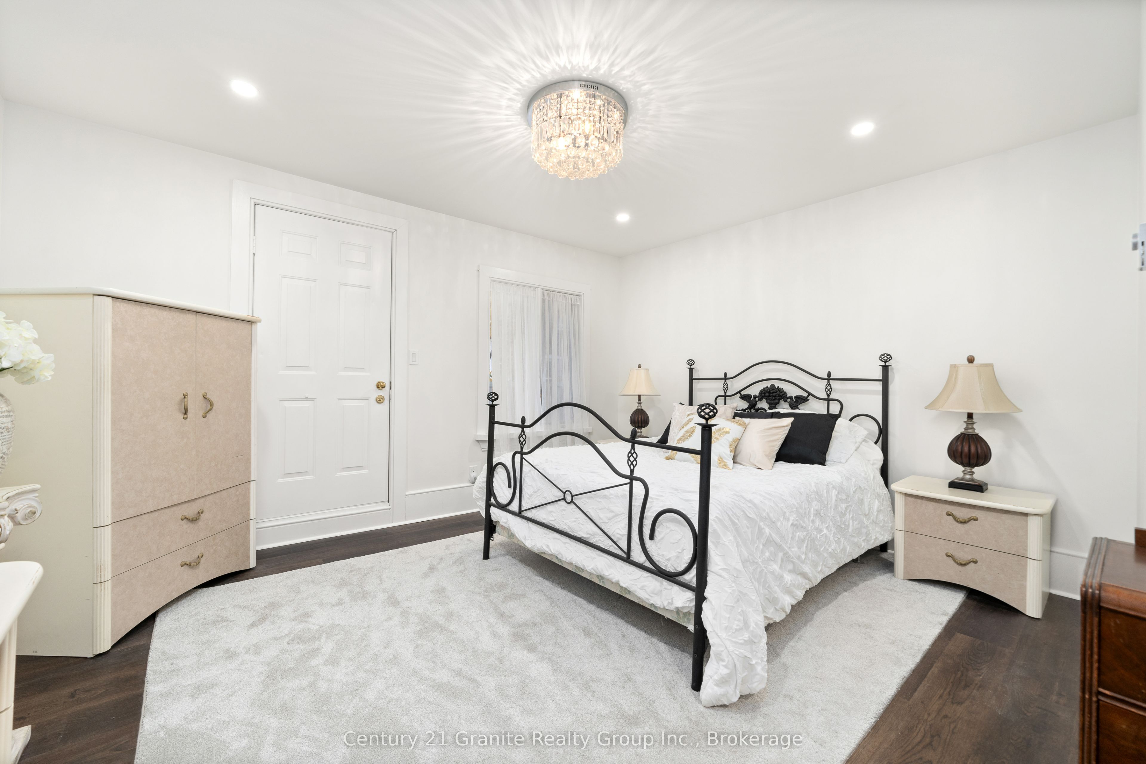 110 Bridge Street W Property Photo 27