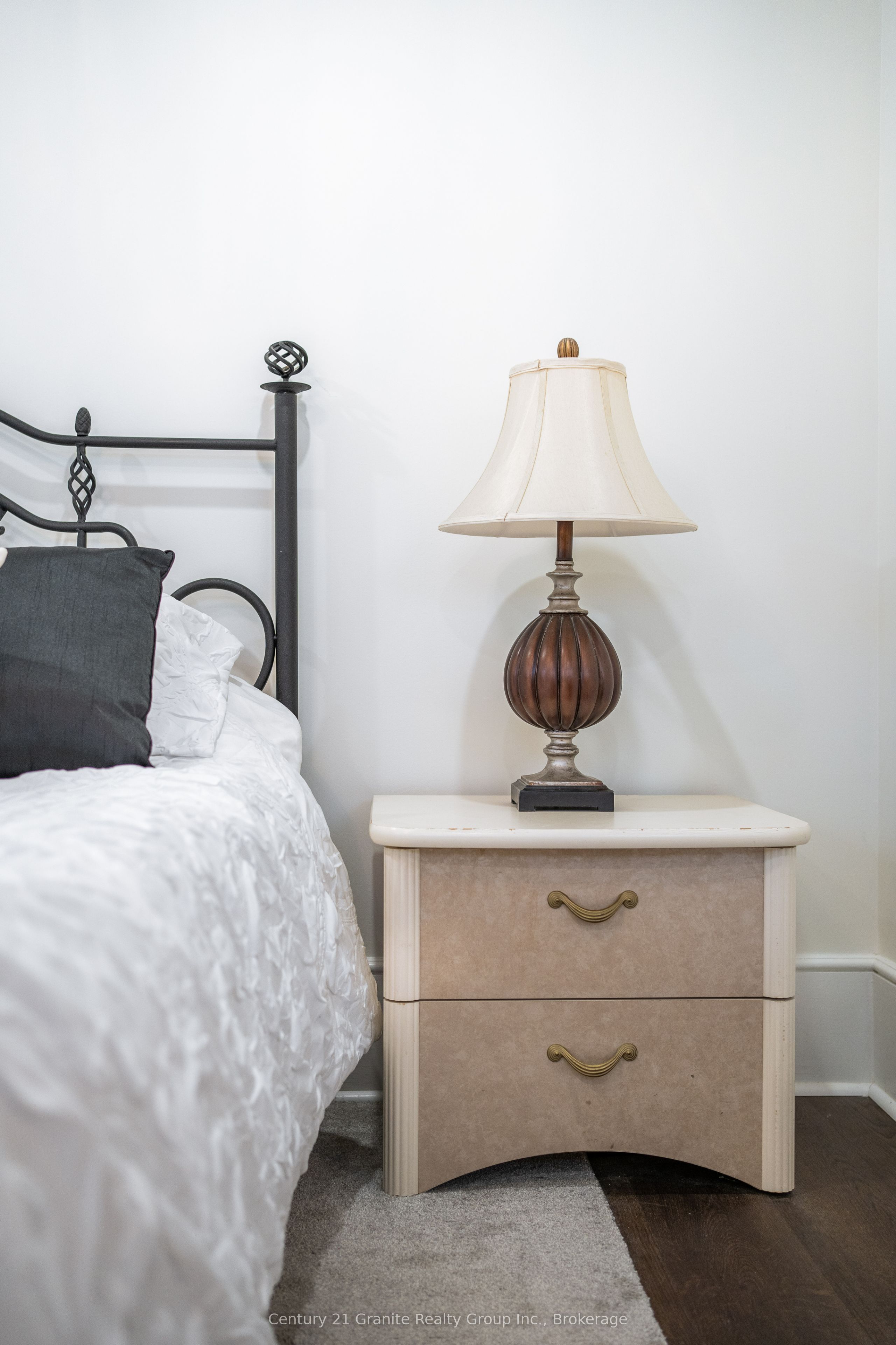 110 Bridge Street W Property Photo 28