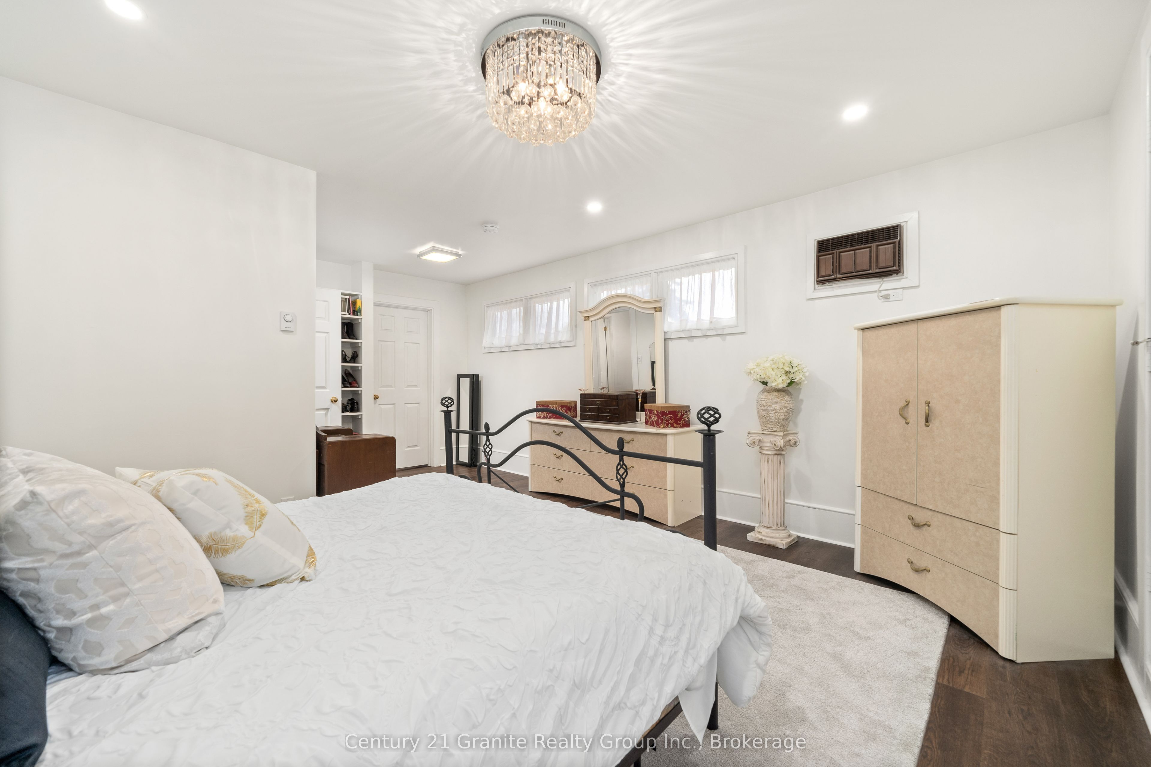 110 Bridge Street W Property Photo 30