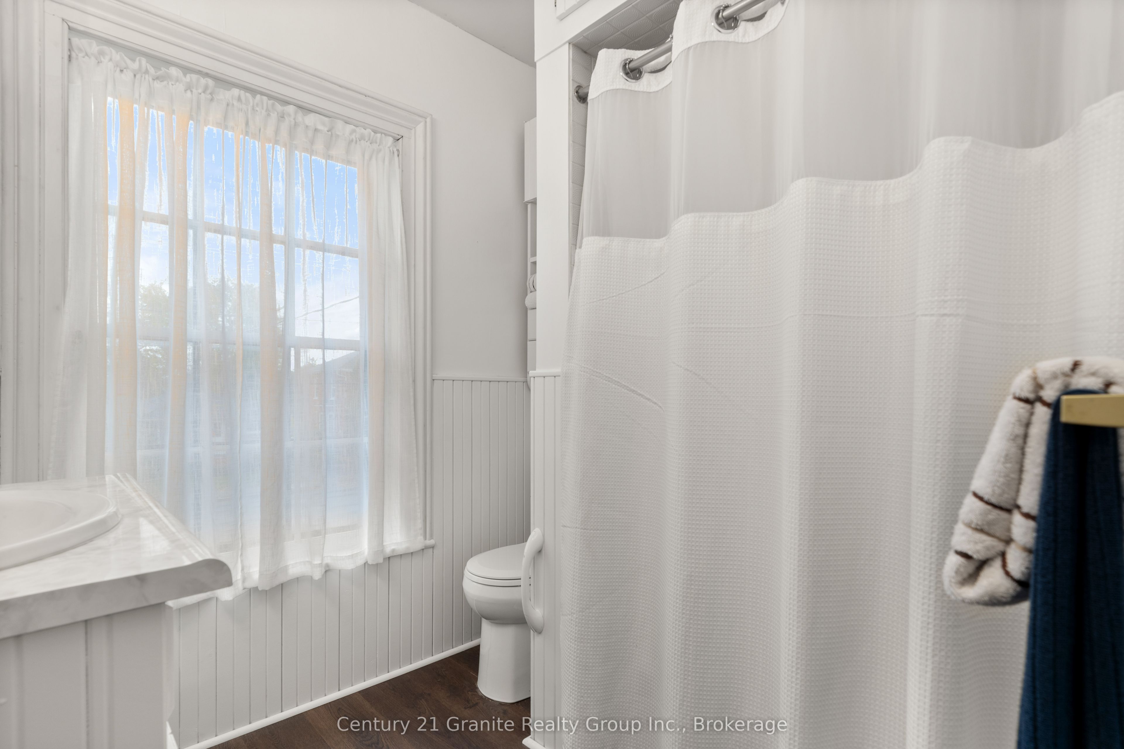 110 Bridge Street W Property Photo 37