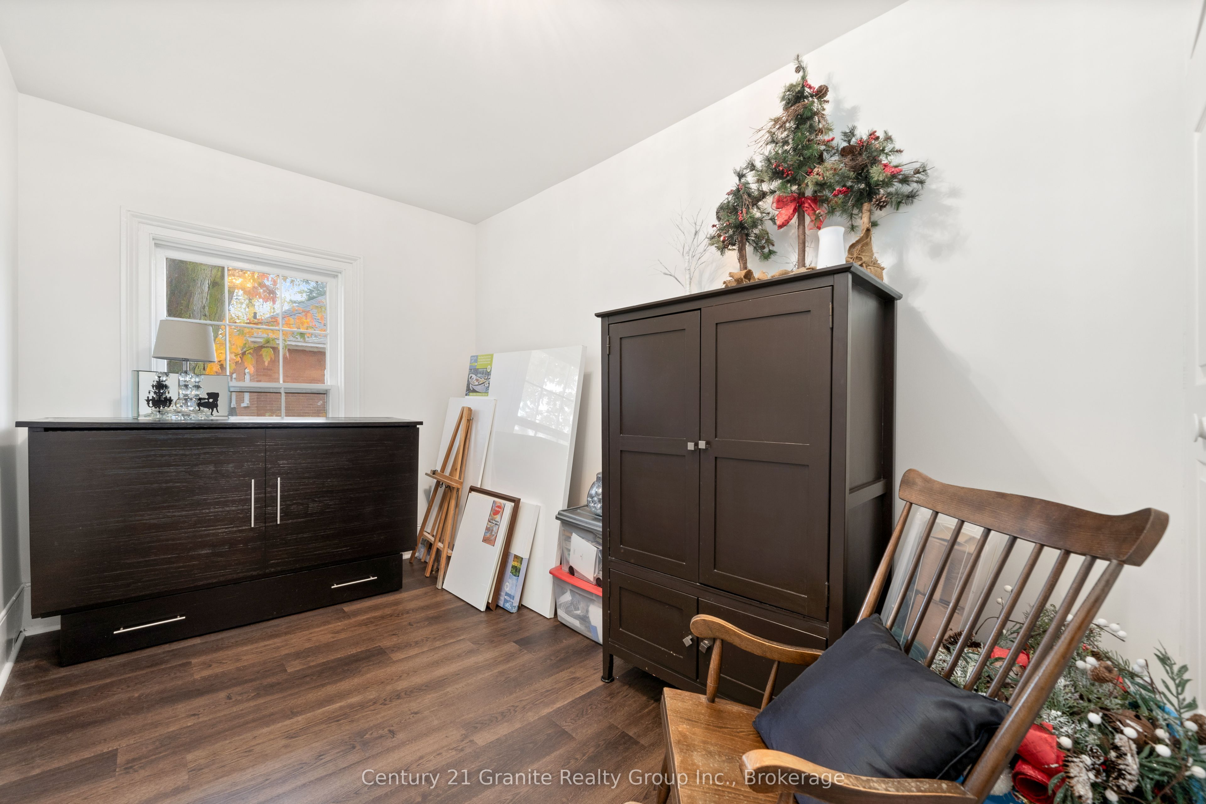 110 Bridge Street W Property Photo 42