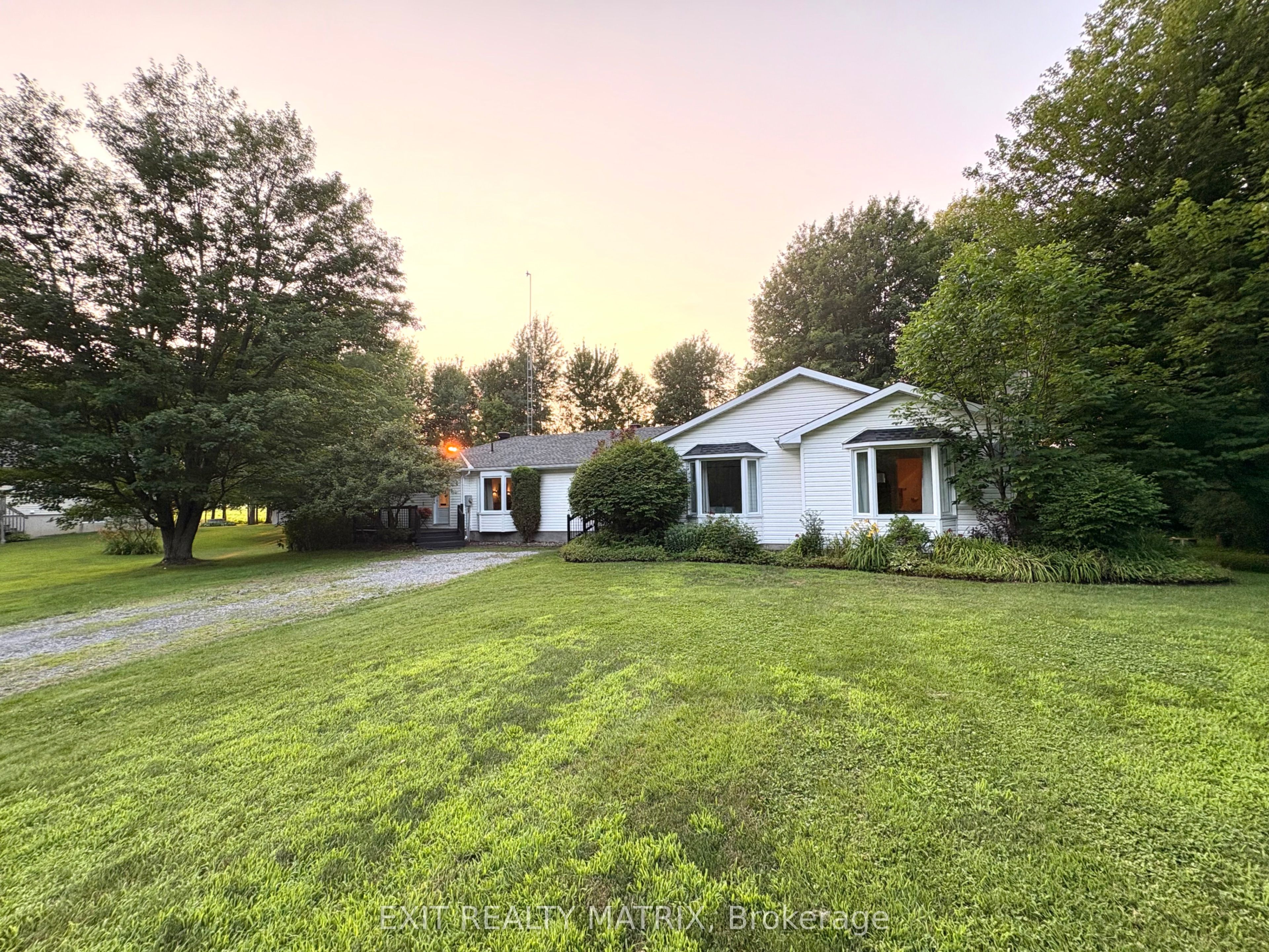 39 Seguinbourg Street W Property Photo 1
