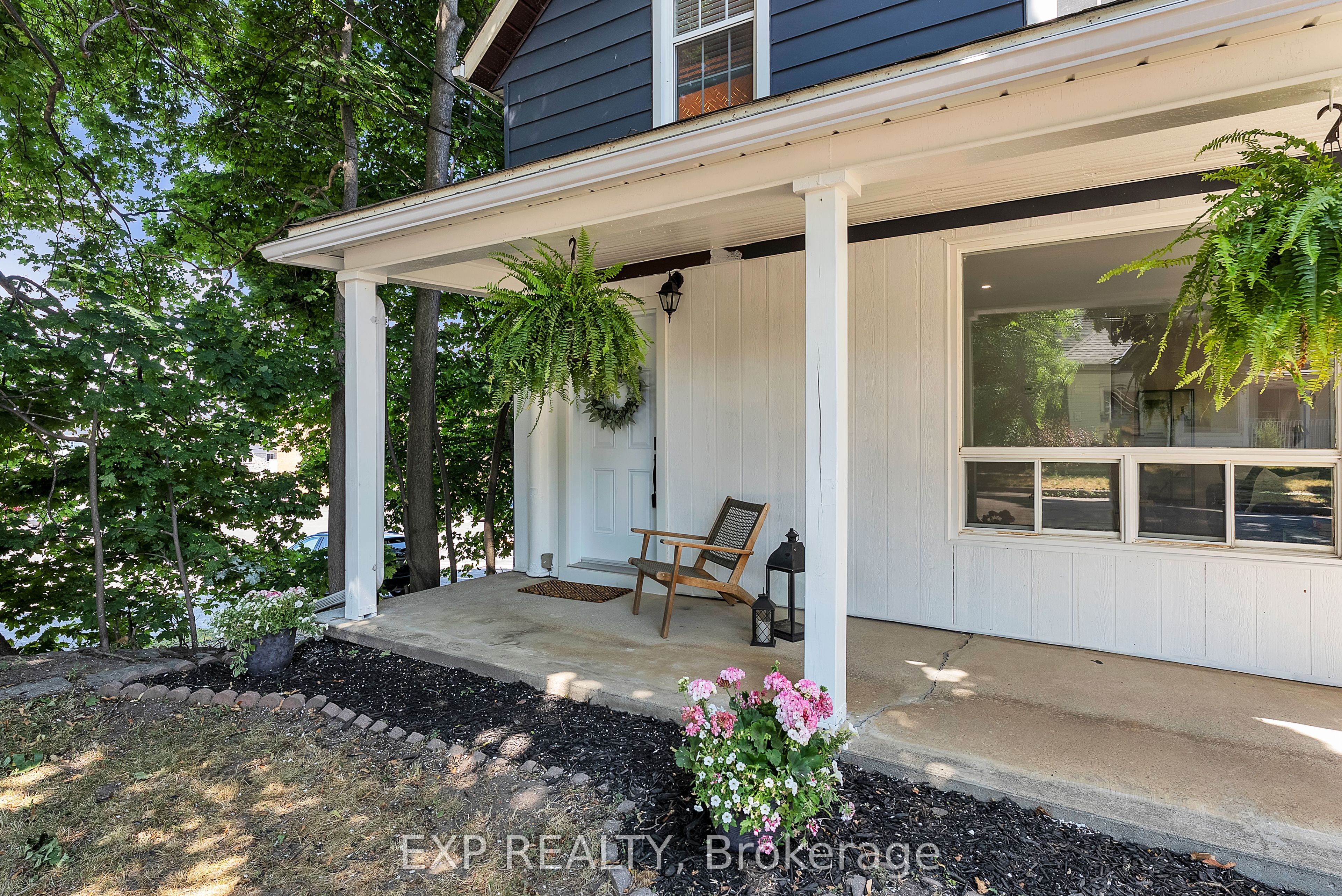 163 Queen Street Property Photo 5