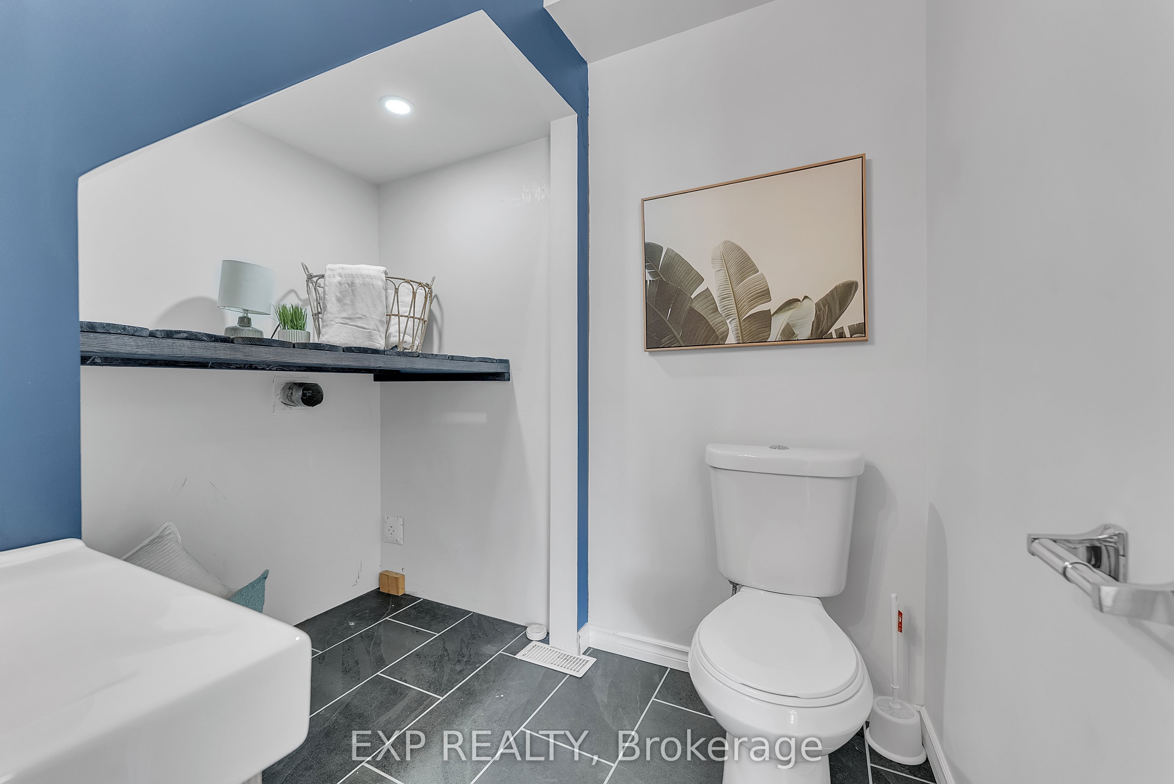 163 Queen Street Property Photo 13