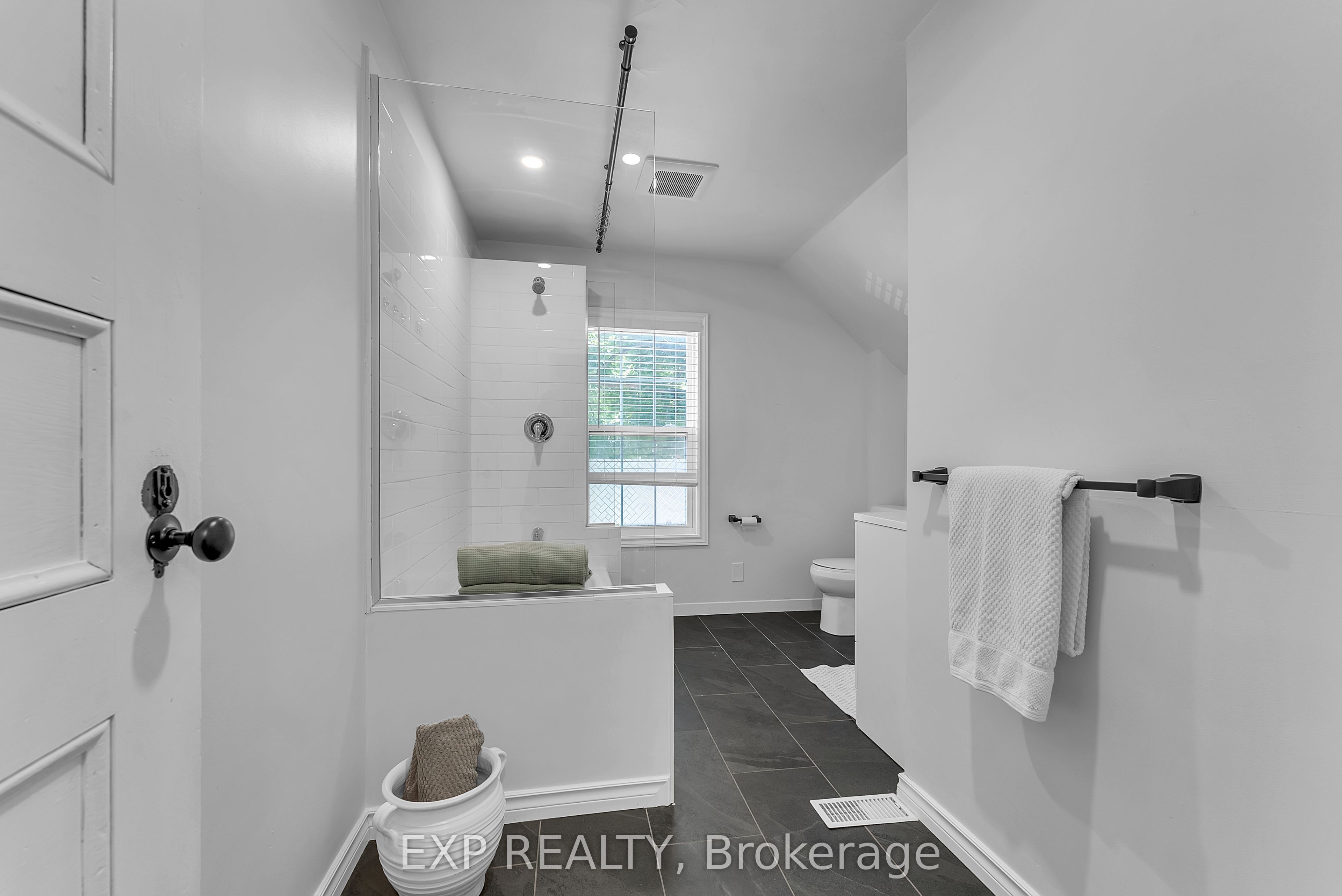 163 Queen Street Property Photo 31