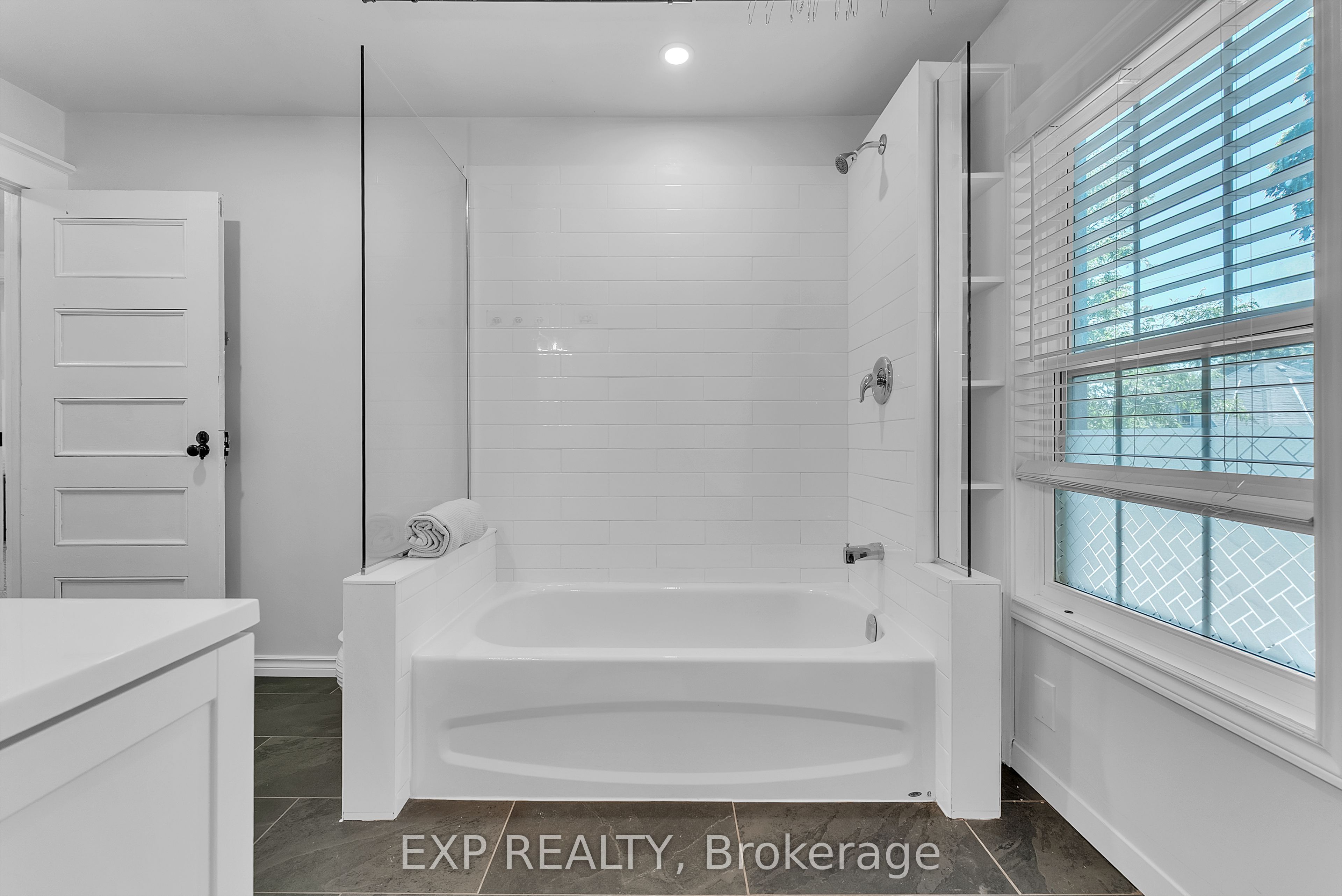 163 Queen Street Property Photo 33
