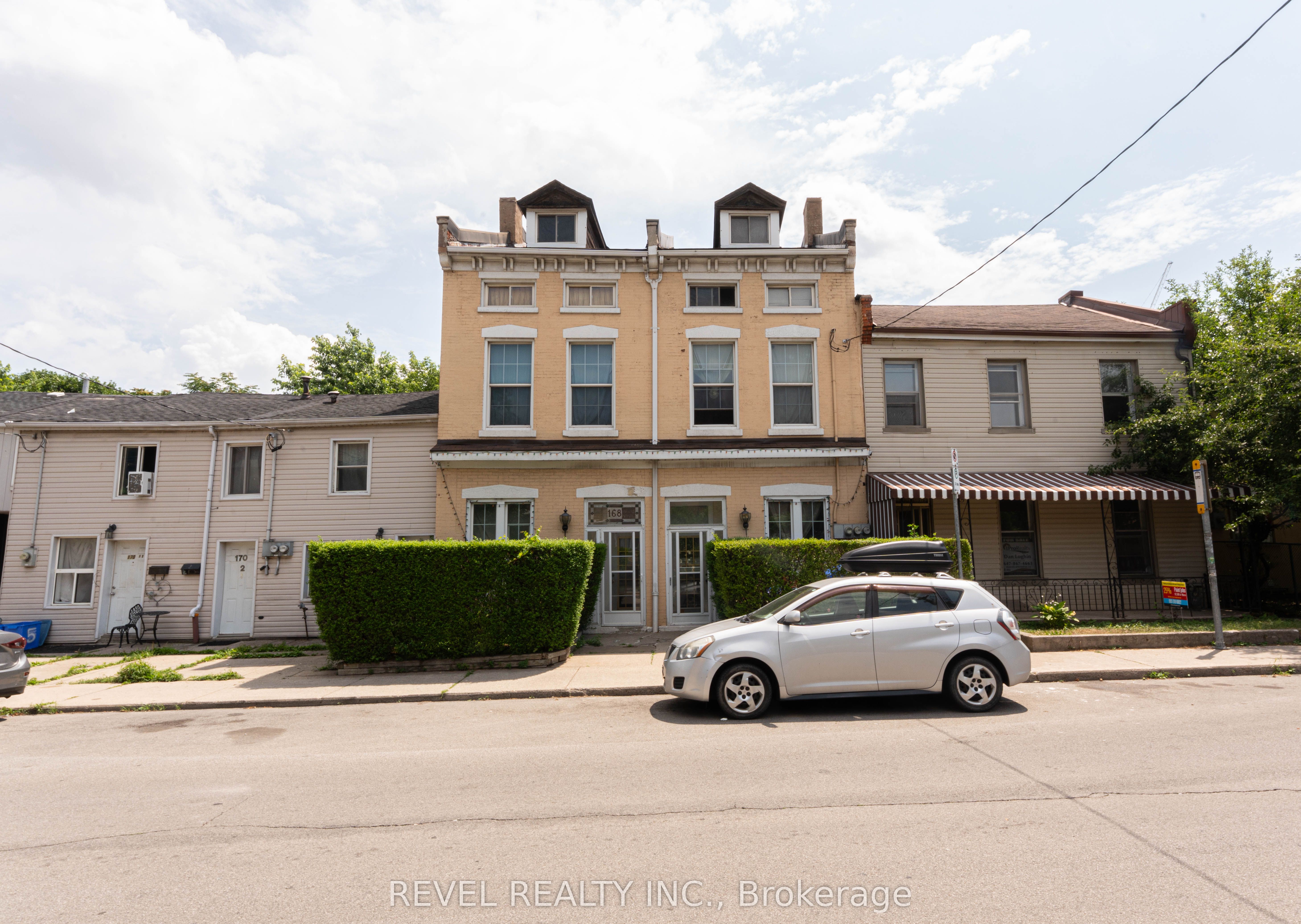 168 Macnab Street N Property Photo
