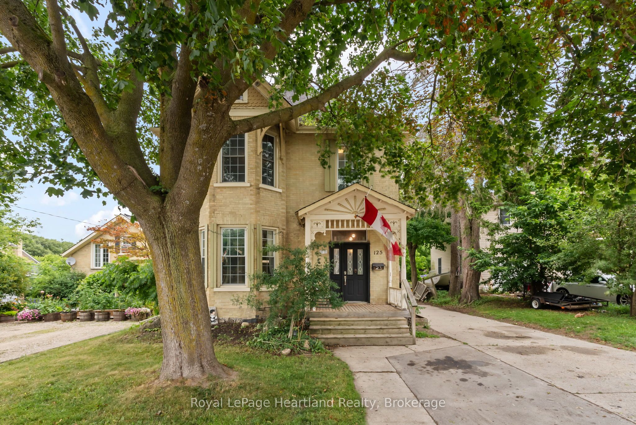 125 ELORA Street S Property Photo 1