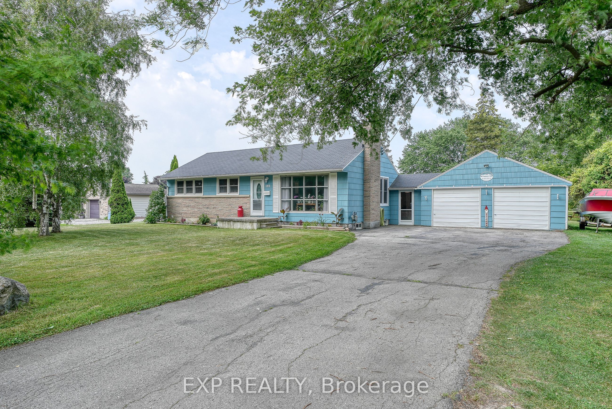 193 Centennial Avenue S Property Photo 2