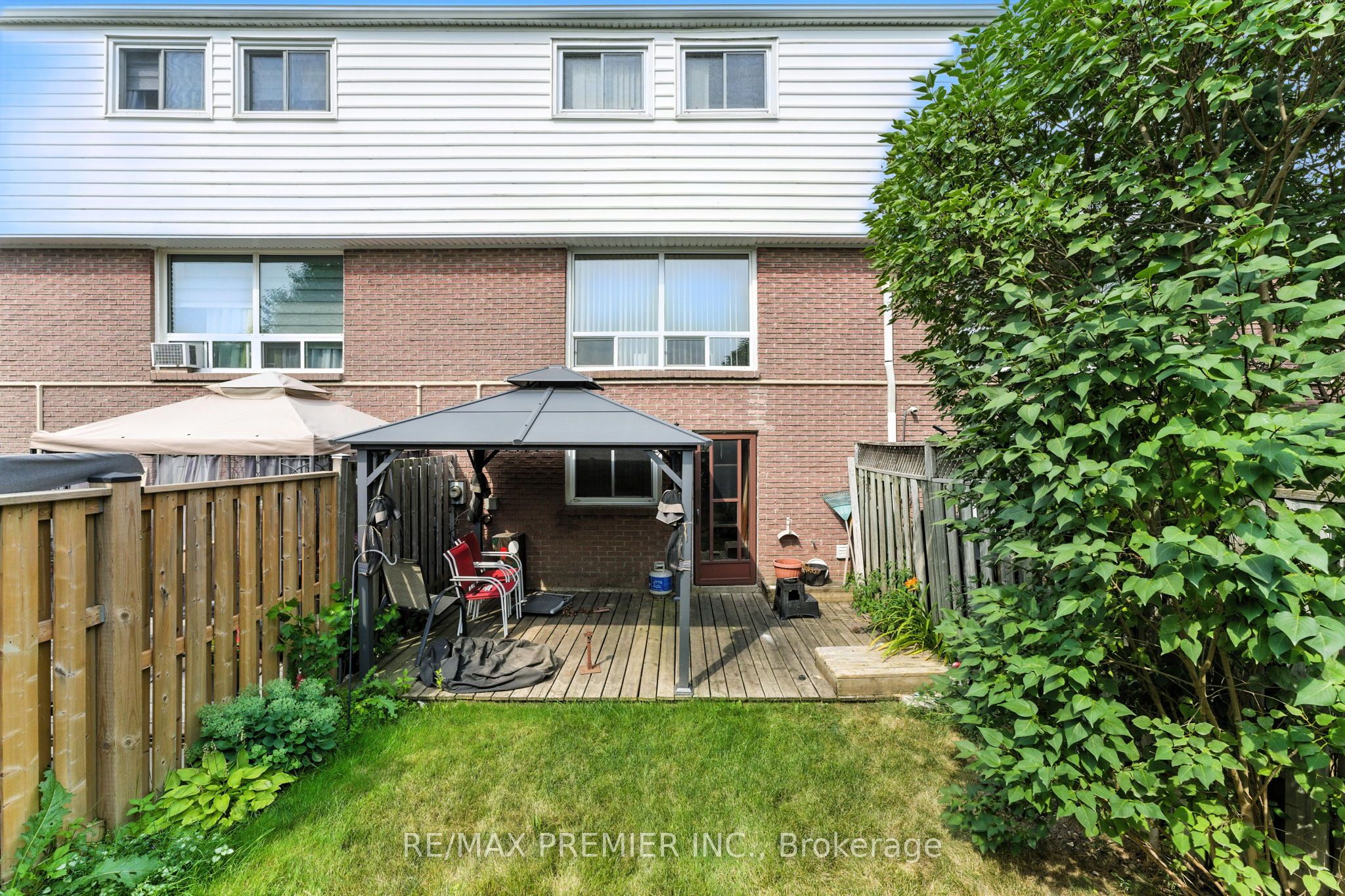 164e Henry Street Property Photo 3