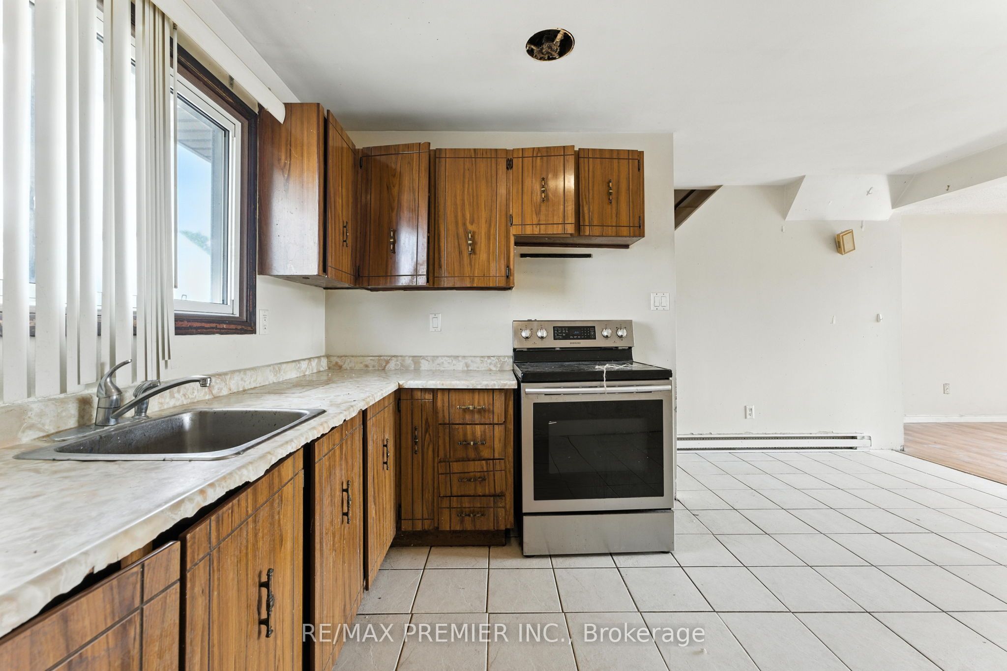 164e Henry Street Property Photo 7