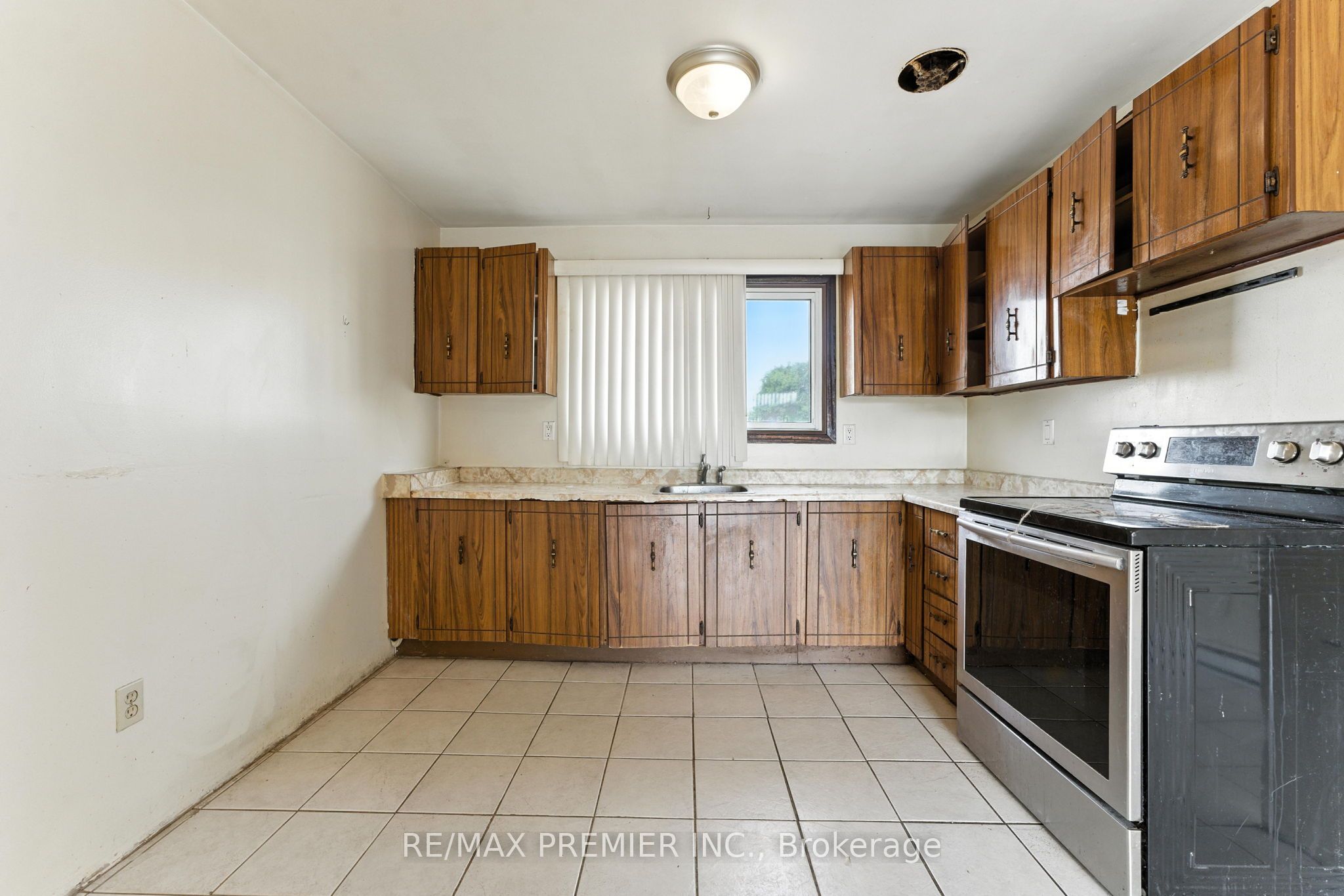 164e Henry Street Property Photo 8