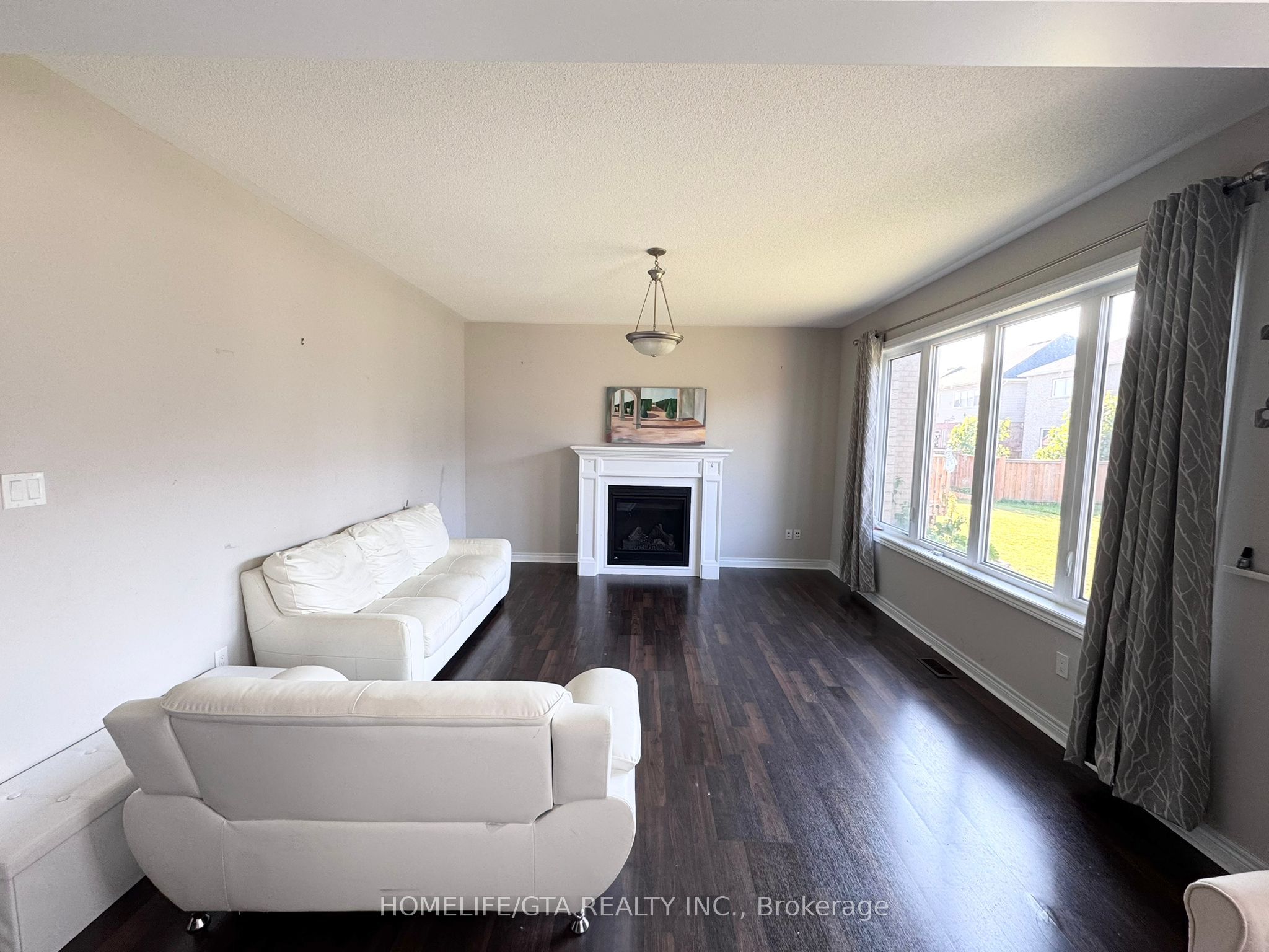 61 Barlow Place Property Photo 4