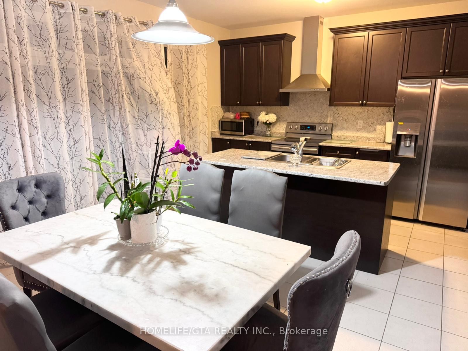 61 Barlow Place Property Photo 5