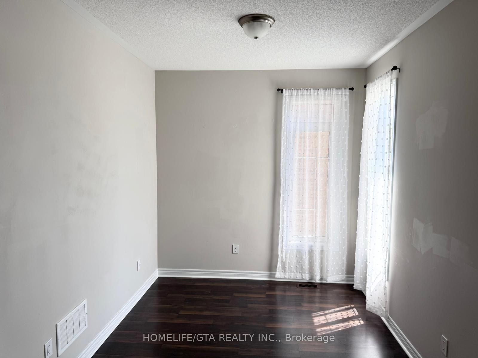 61 Barlow Place Property Photo 8