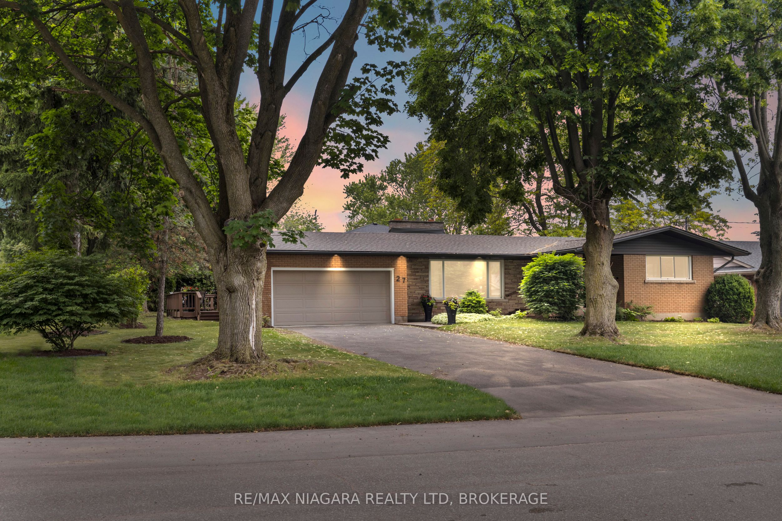 27 Daleview Crescent Property Photo 1