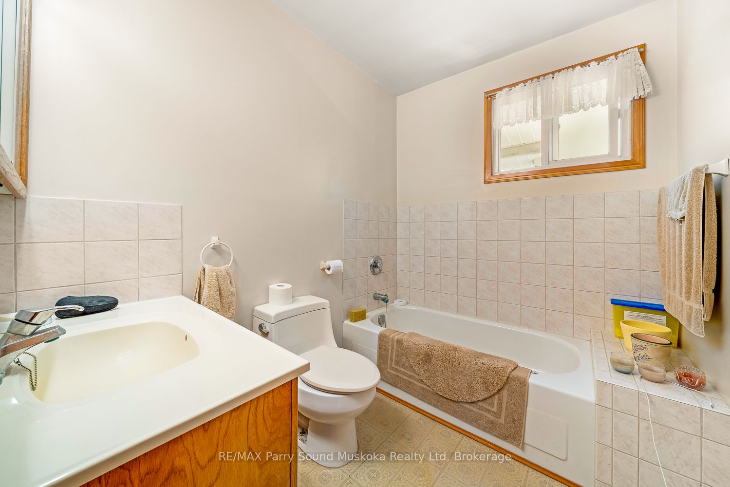 86 Lakeside Crescent Property Photo 36