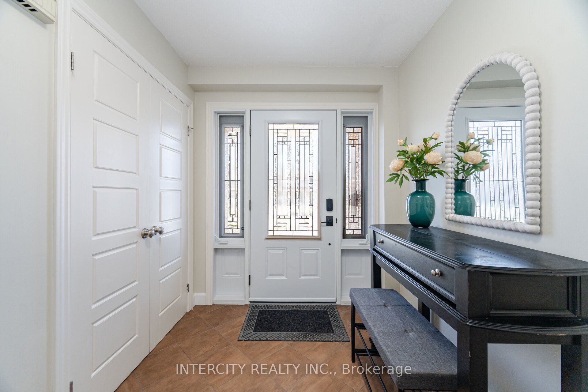 35 Lower Canada Crescent Property Photo 5