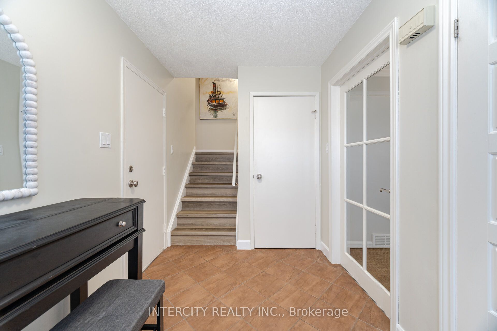 35 Lower Canada Crescent Property Photo 6