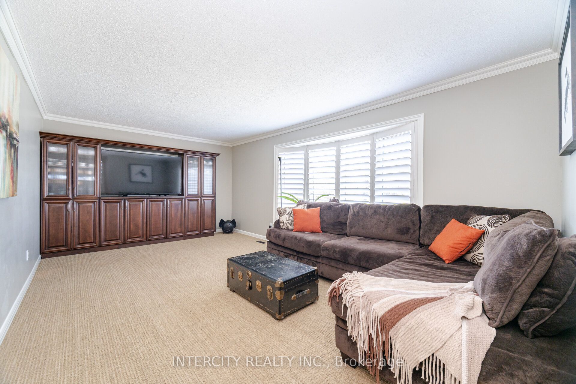 35 Lower Canada Crescent Property Photo 7