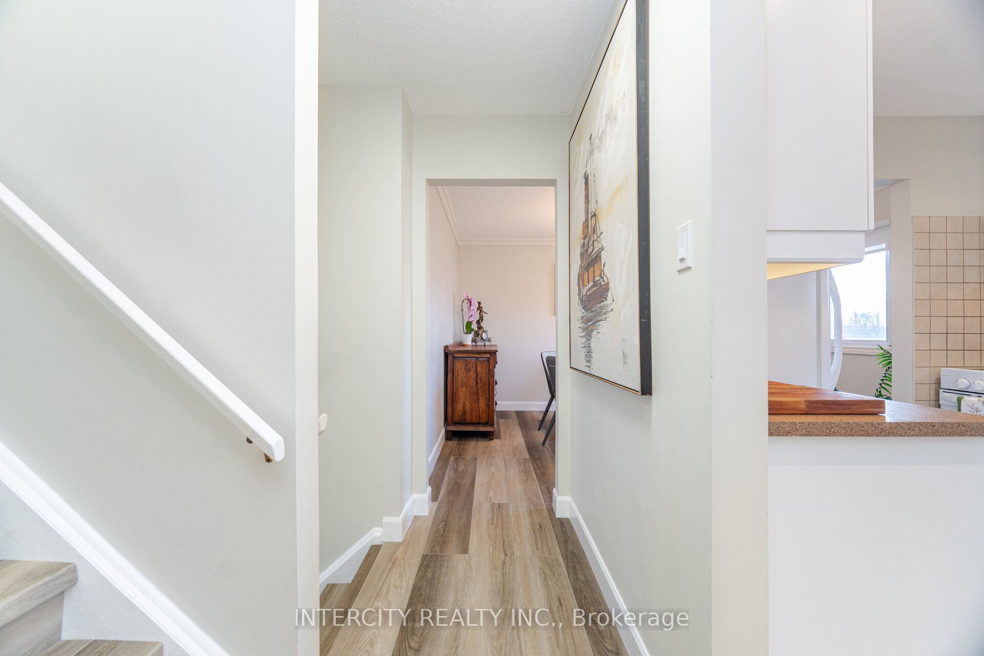 35 Lower Canada Crescent Property Photo 11