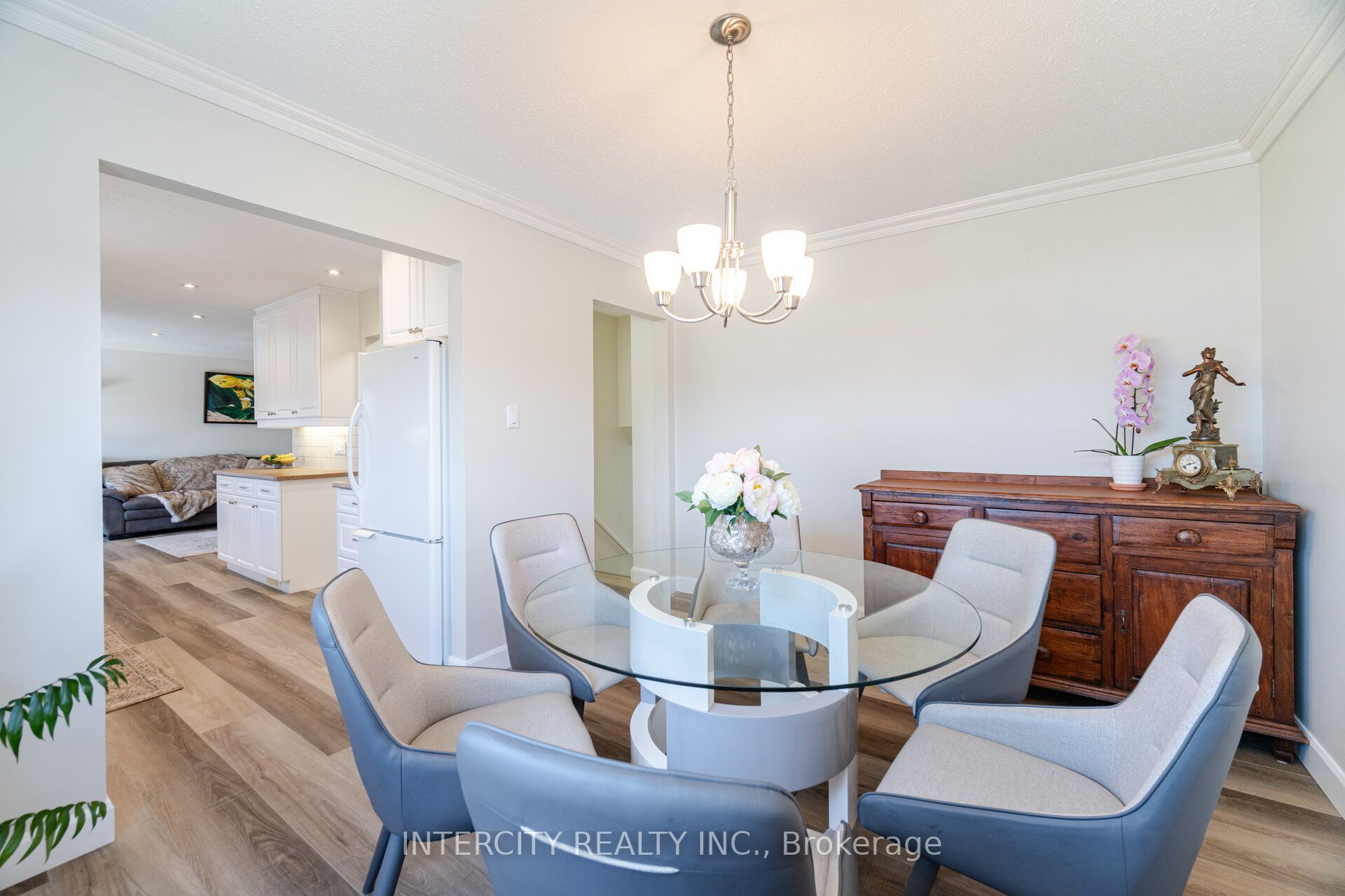 35 Lower Canada Crescent Property Photo 14