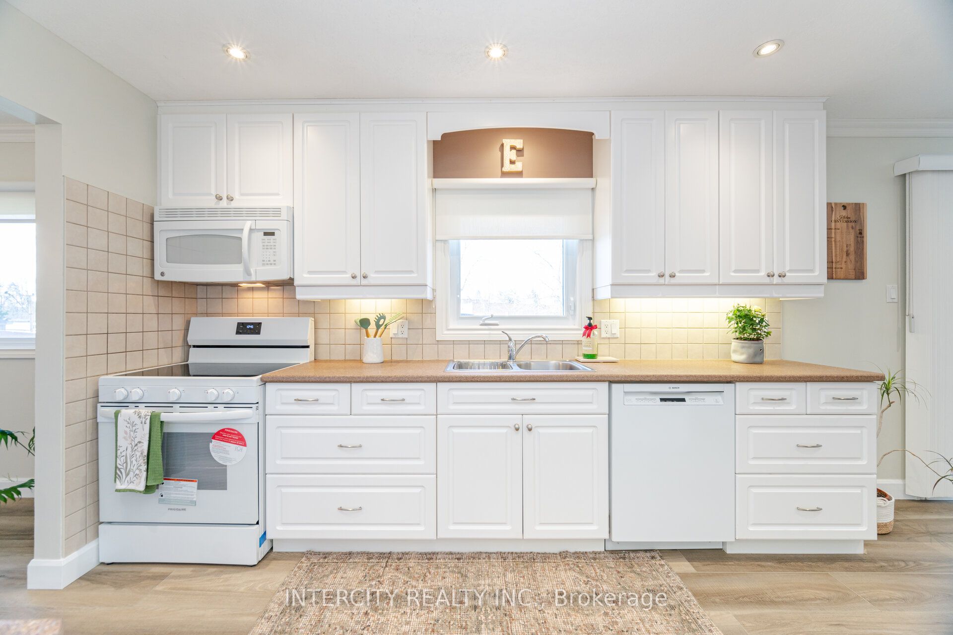 35 Lower Canada Crescent Property Photo 16