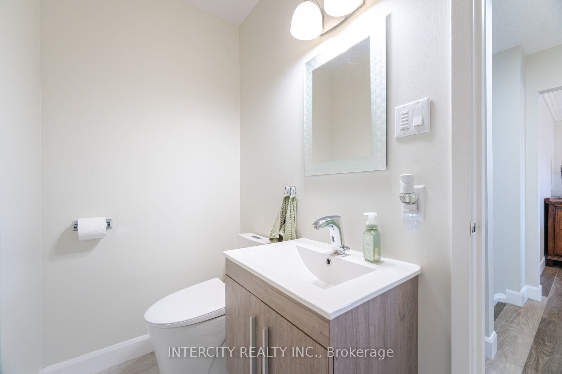 35 Lower Canada Crescent Property Photo 21