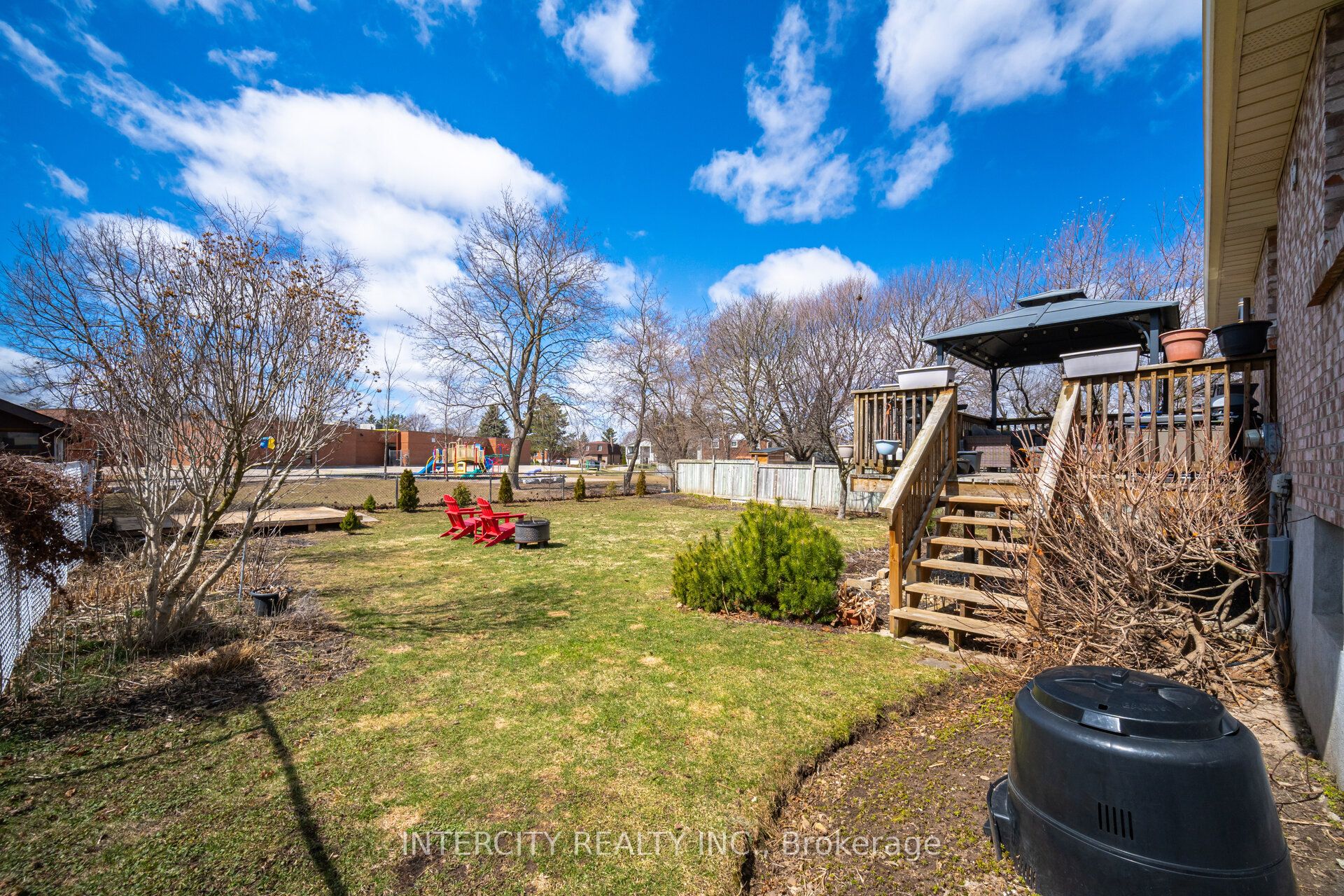 35 Lower Canada Crescent Property Photo 44