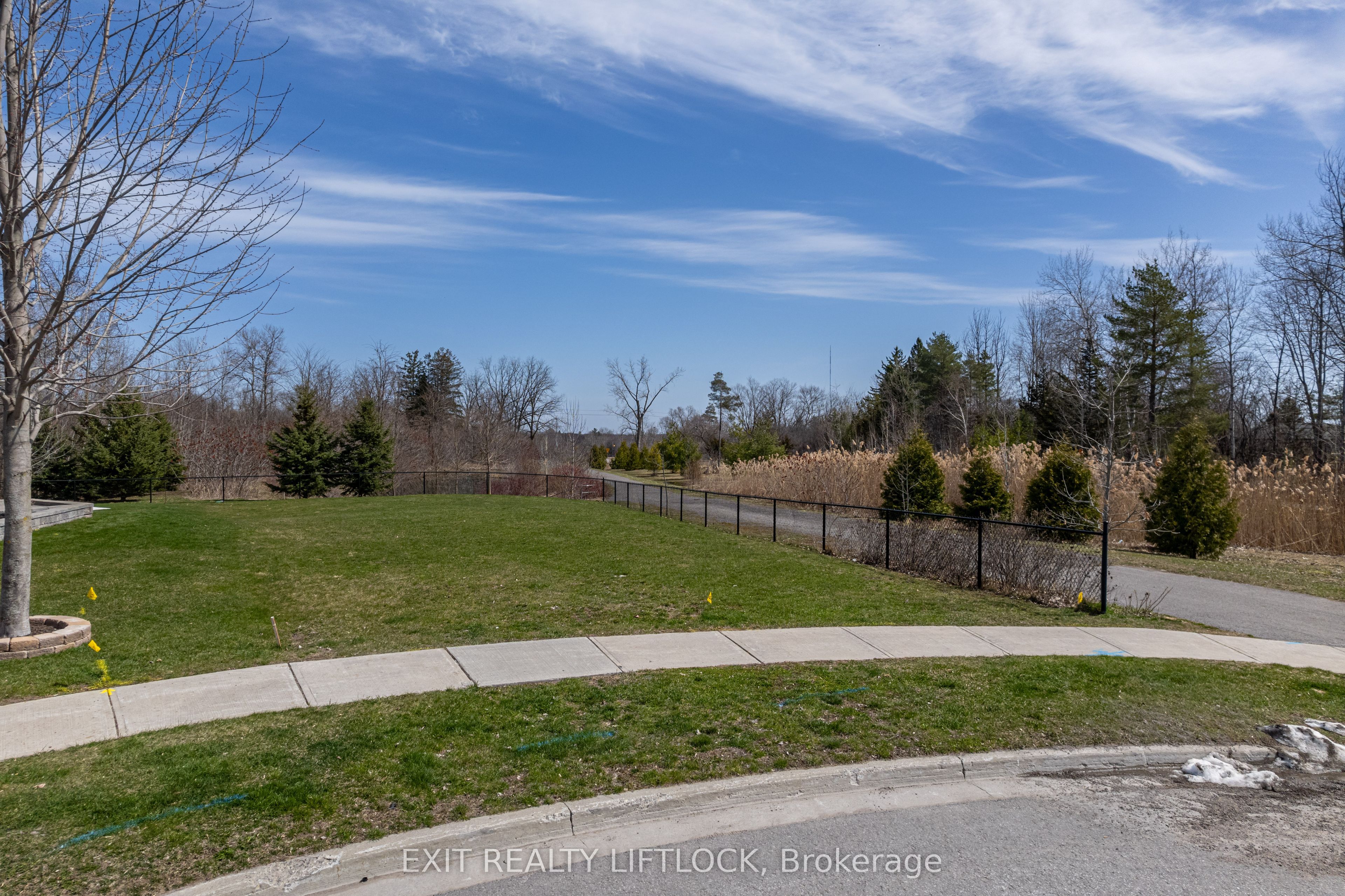 418 Raymond St Property Photo 9
