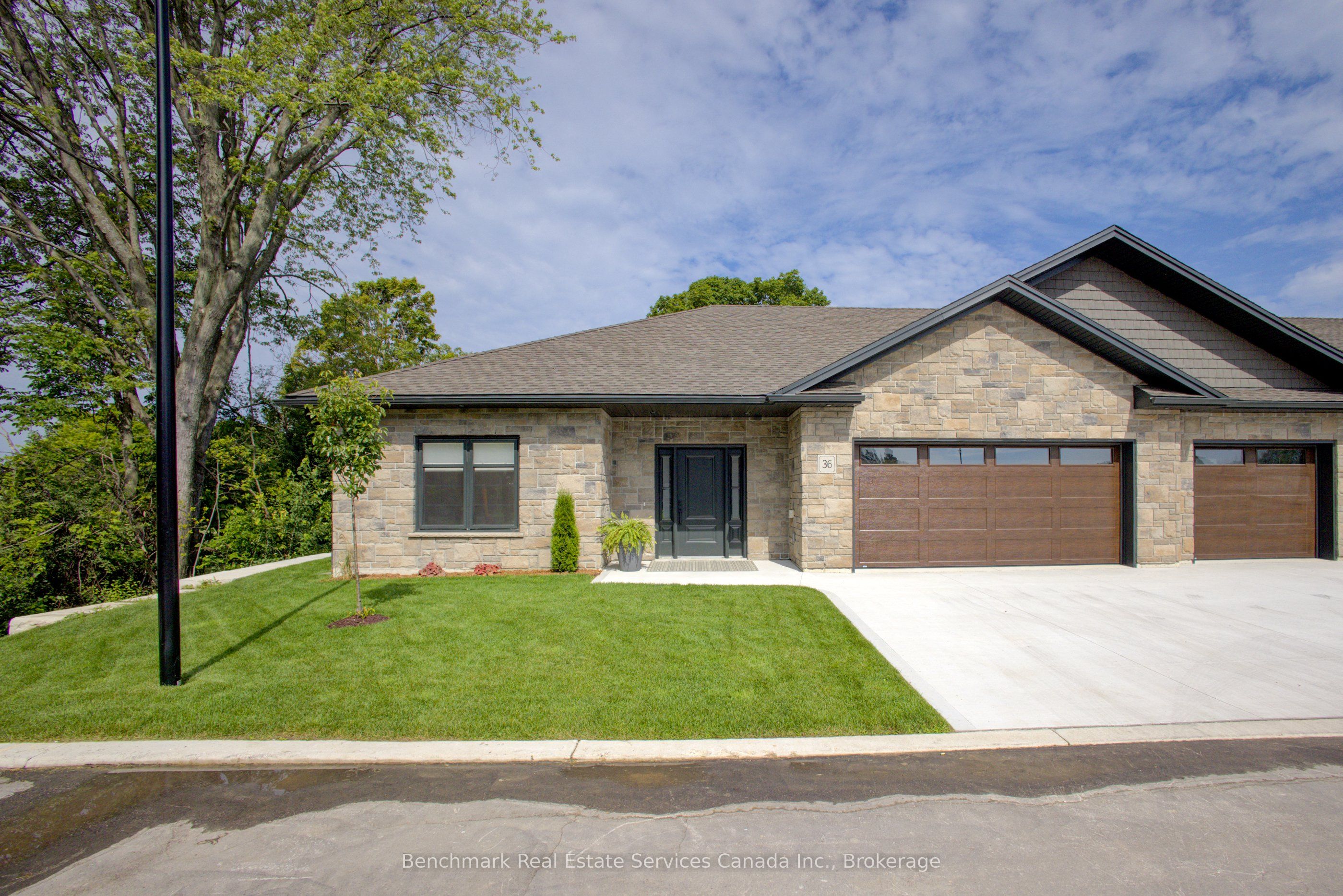 1182 Queen St Property Photo 1