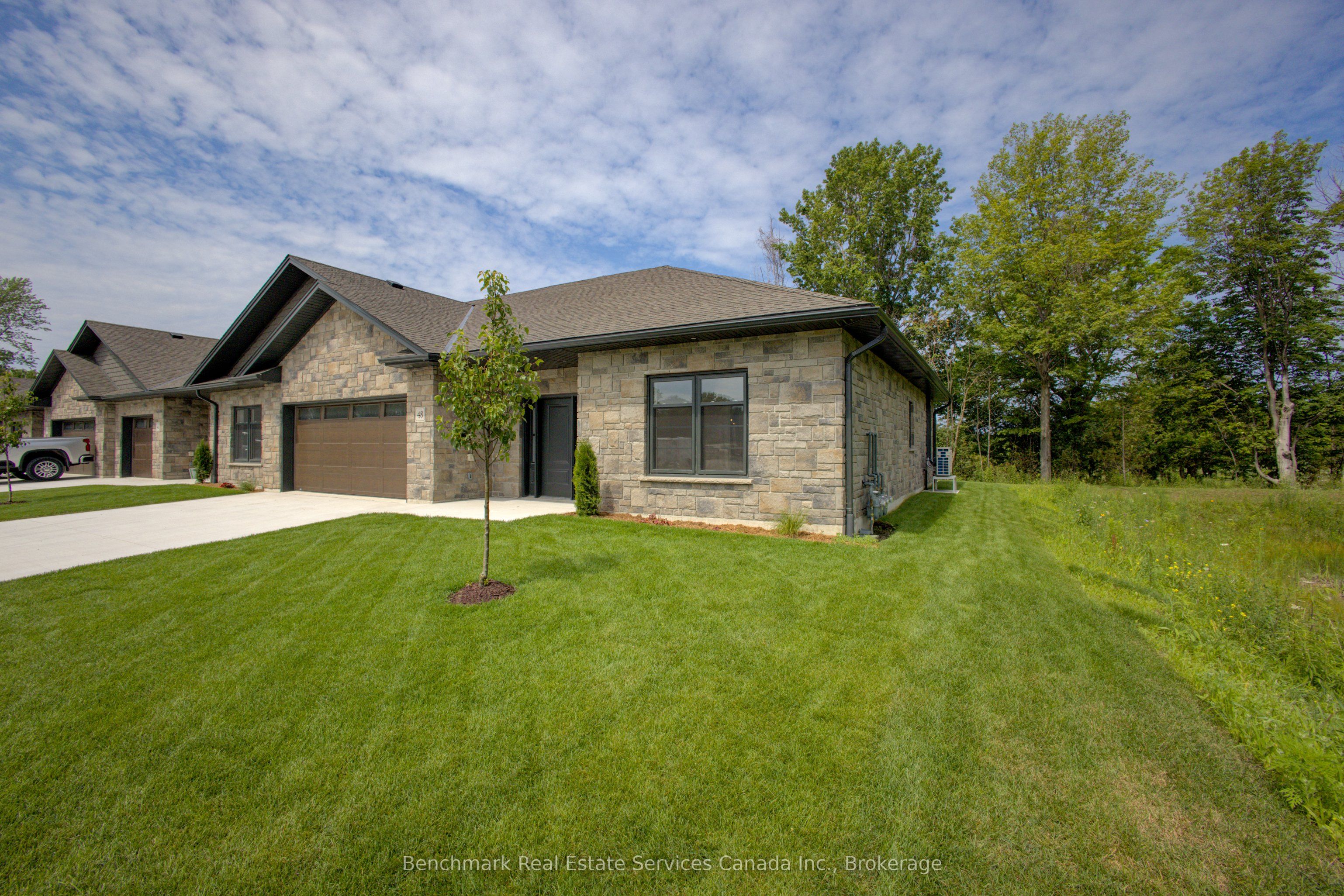 1182 Queen St Property Photo 2