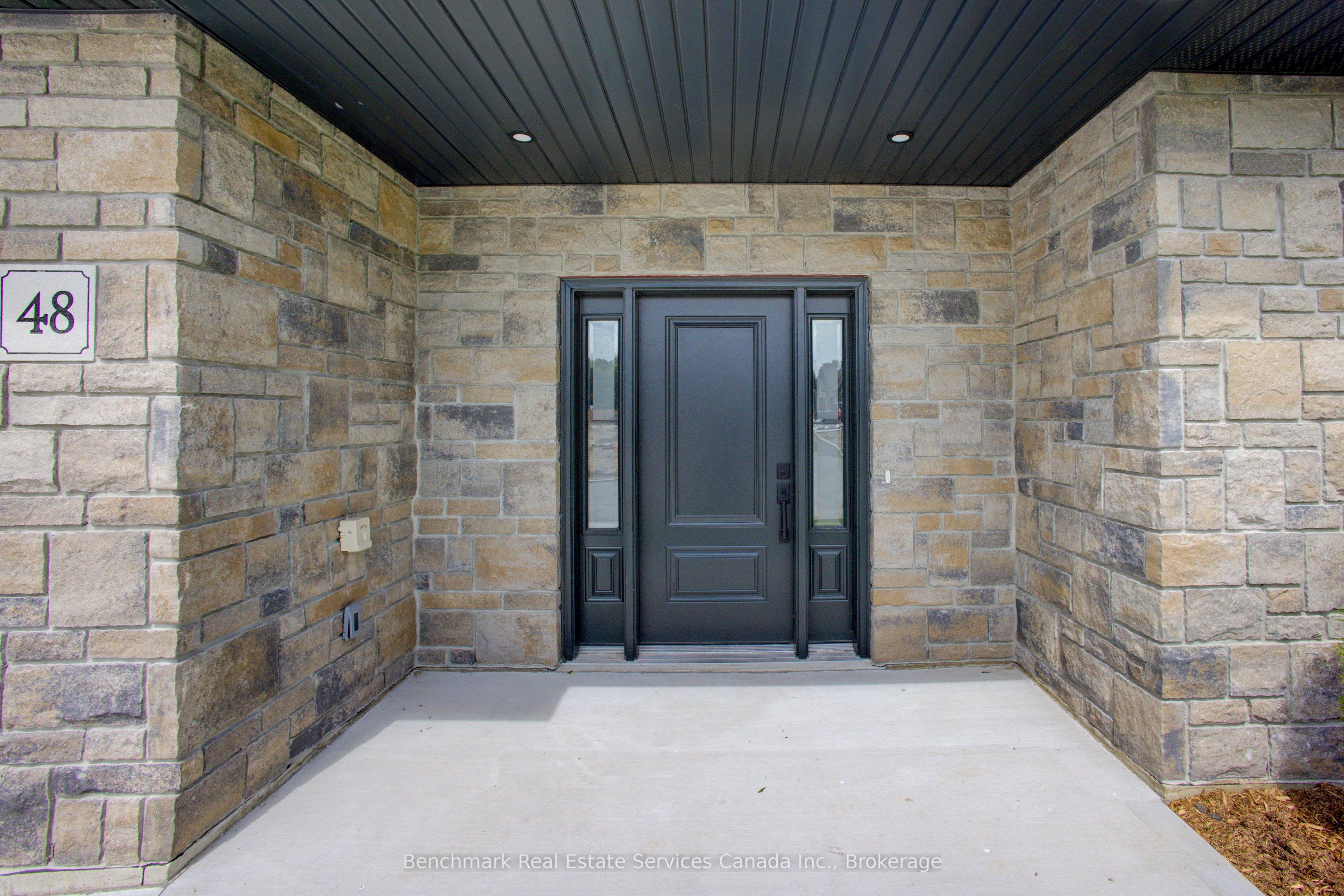 1182 Queen St Property Photo 5