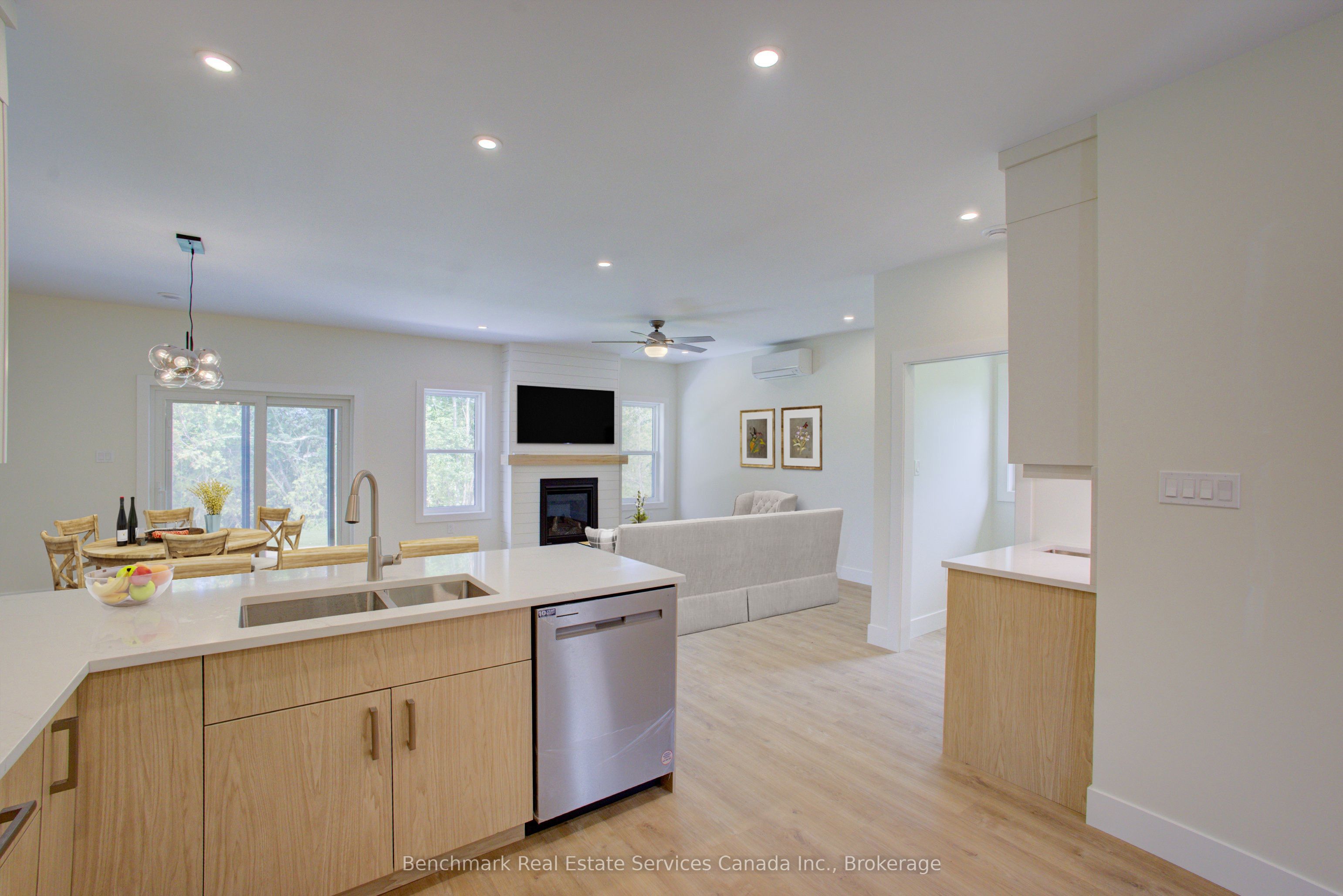 1182 Queen St Property Photo 15