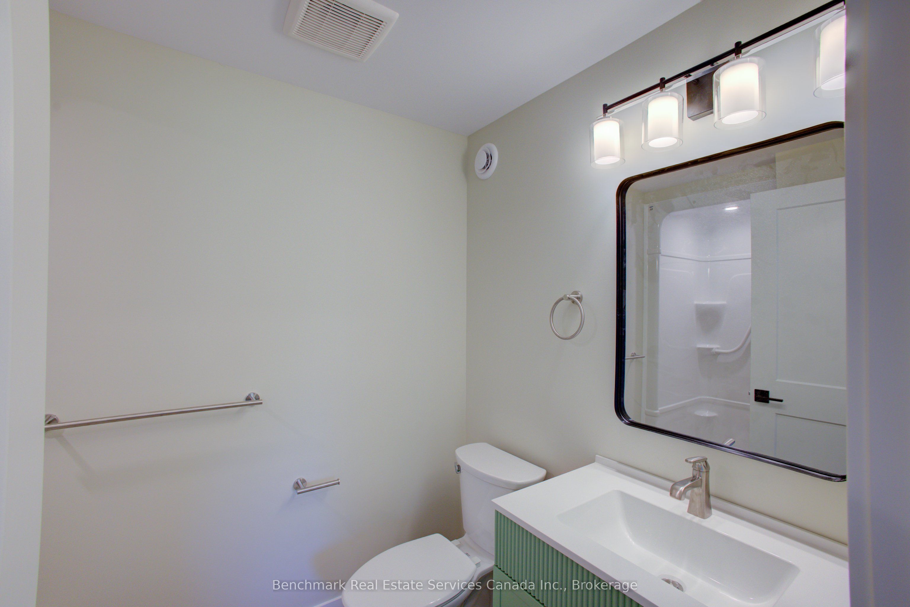 1182 Queen St Property Photo 32
