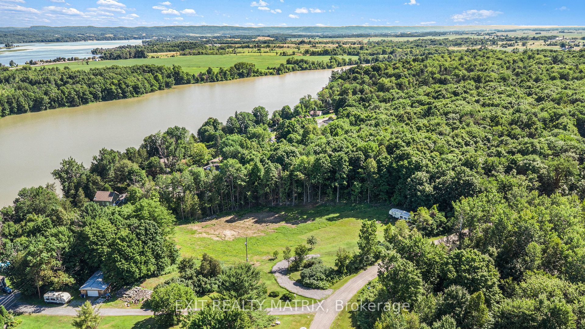 1100 La Source Road Property Photo 1