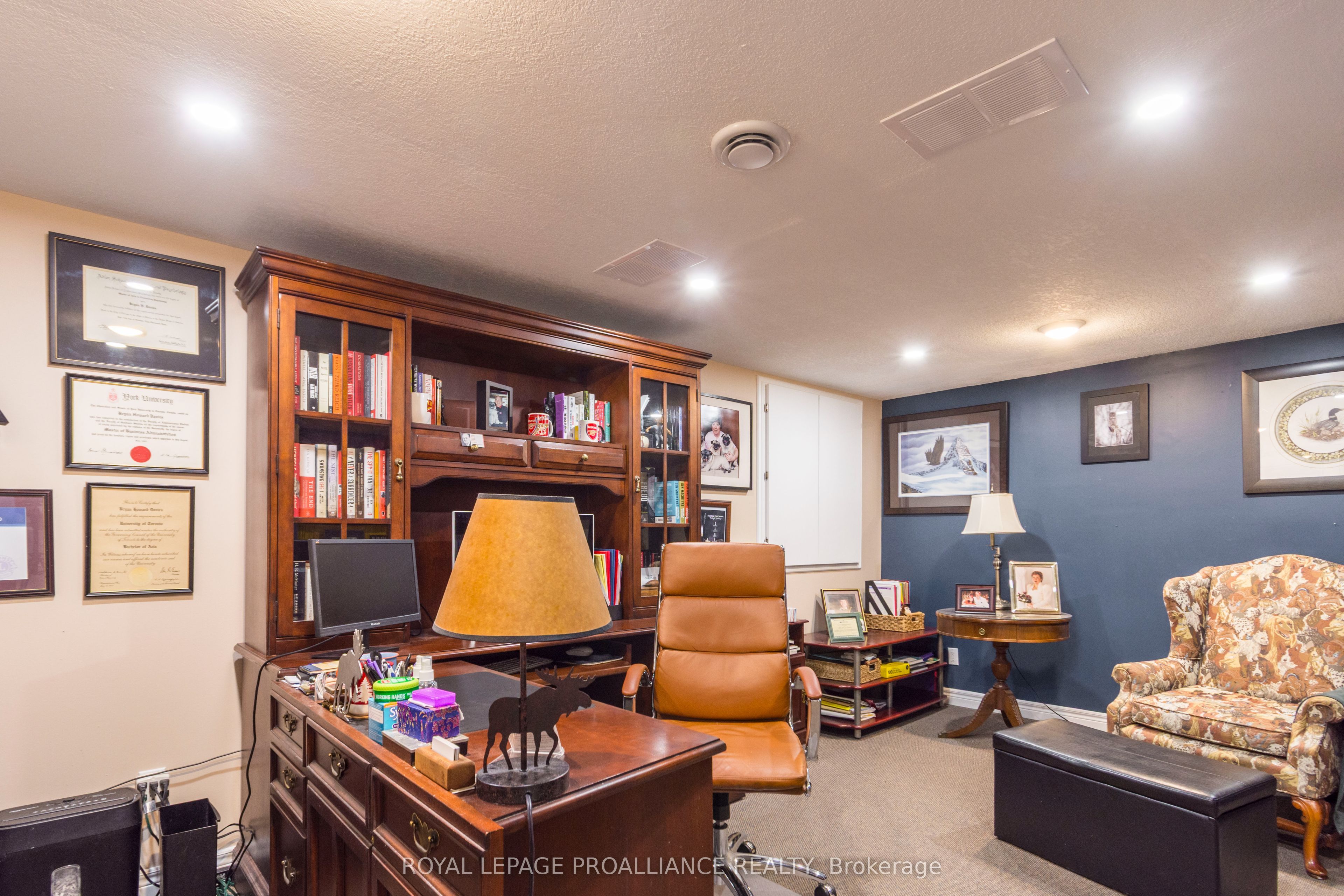 56 Parkview Heights Property Photo 33