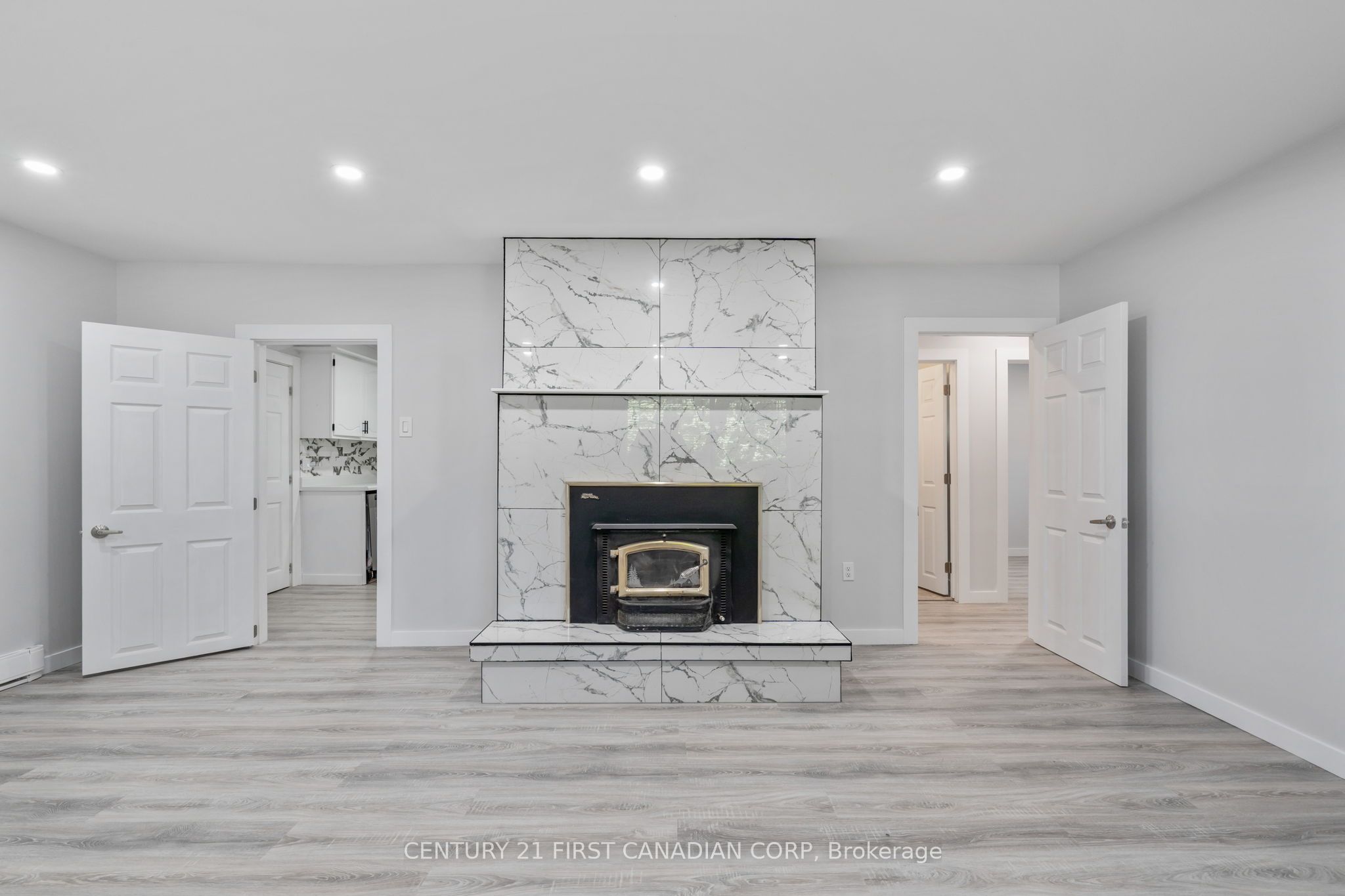 596 Kingsway Avenue N Property Photo 7