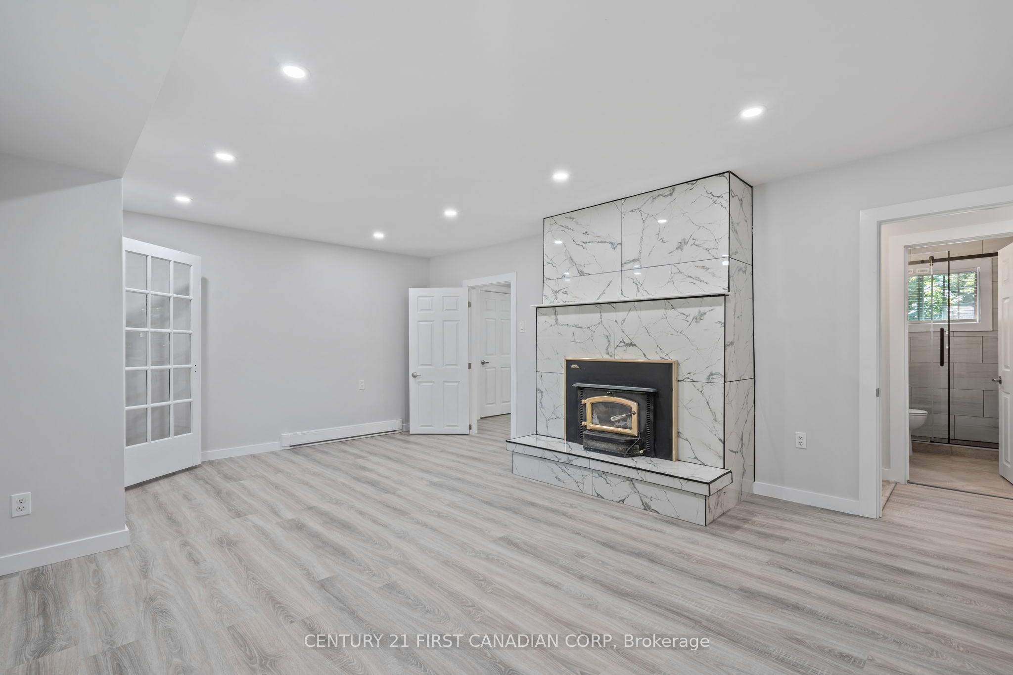 596 Kingsway Avenue N Property Photo 8