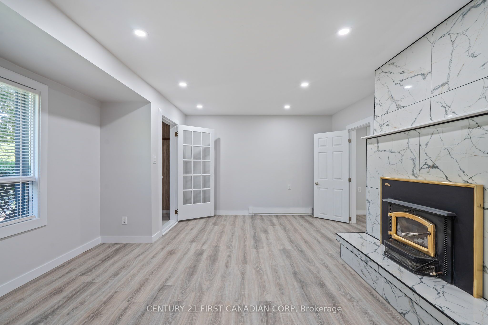 596 Kingsway Avenue N Property Photo 9