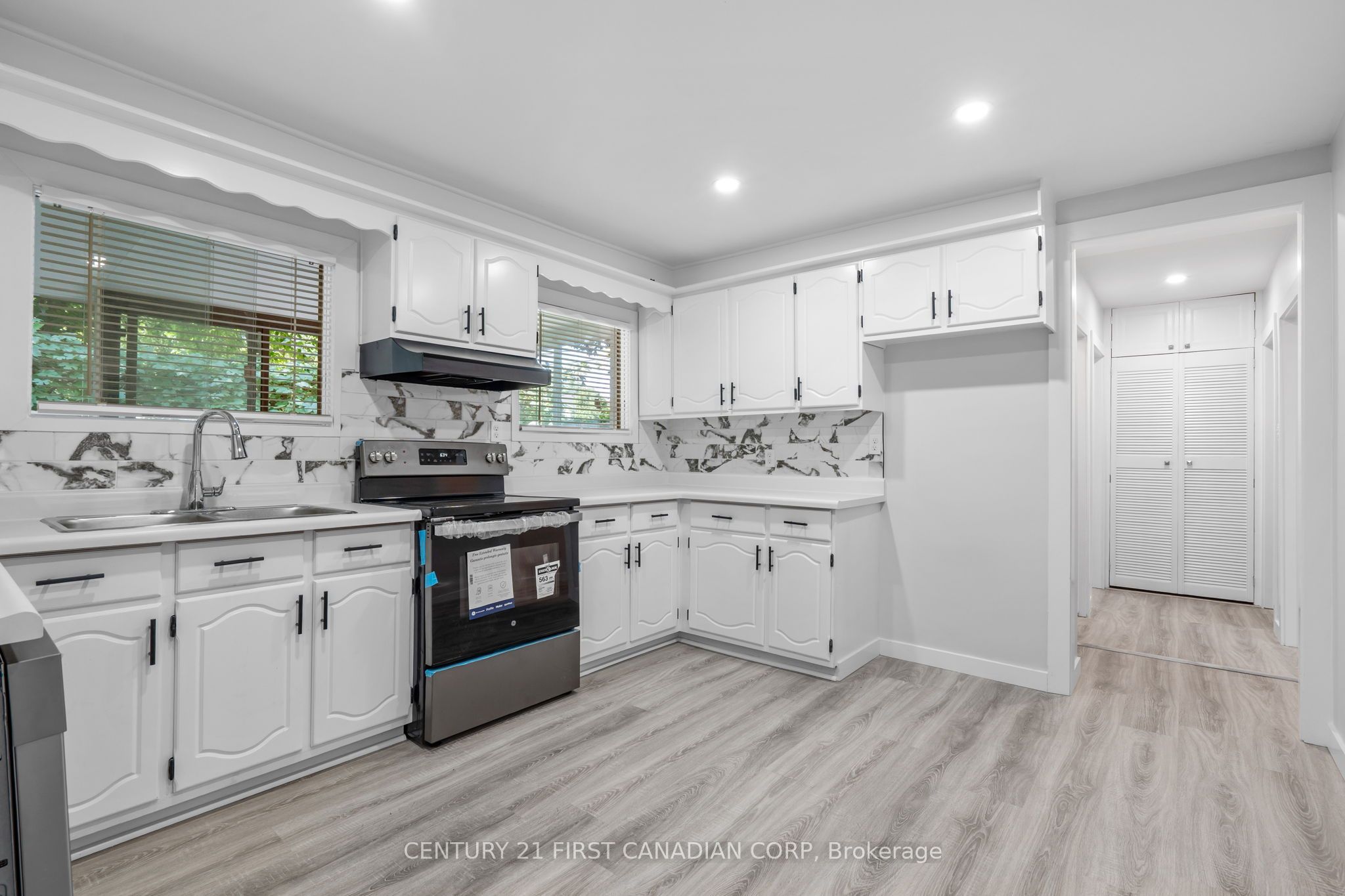 596 Kingsway Avenue N Property Photo 11
