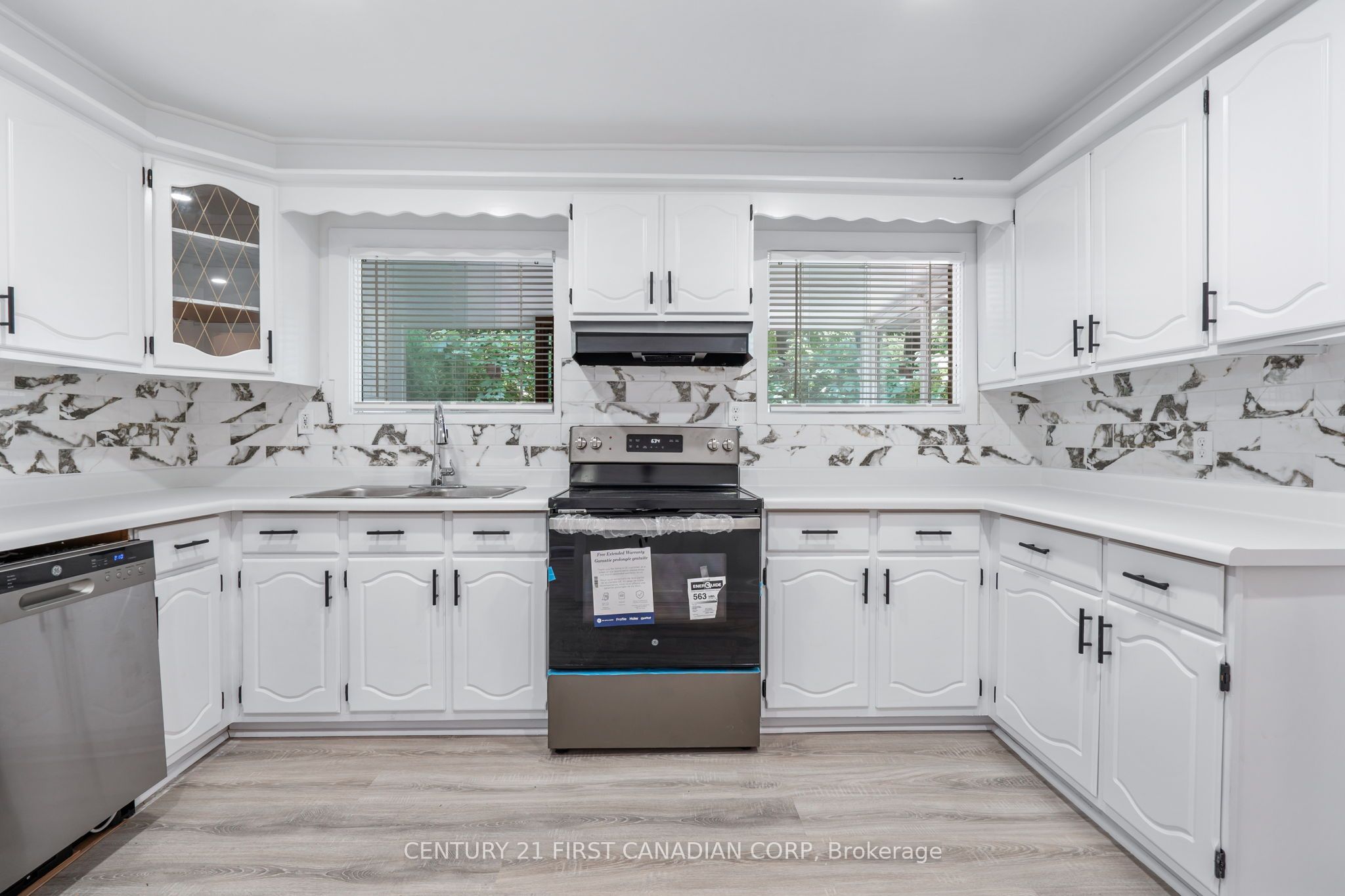 596 Kingsway Avenue N Property Photo 12