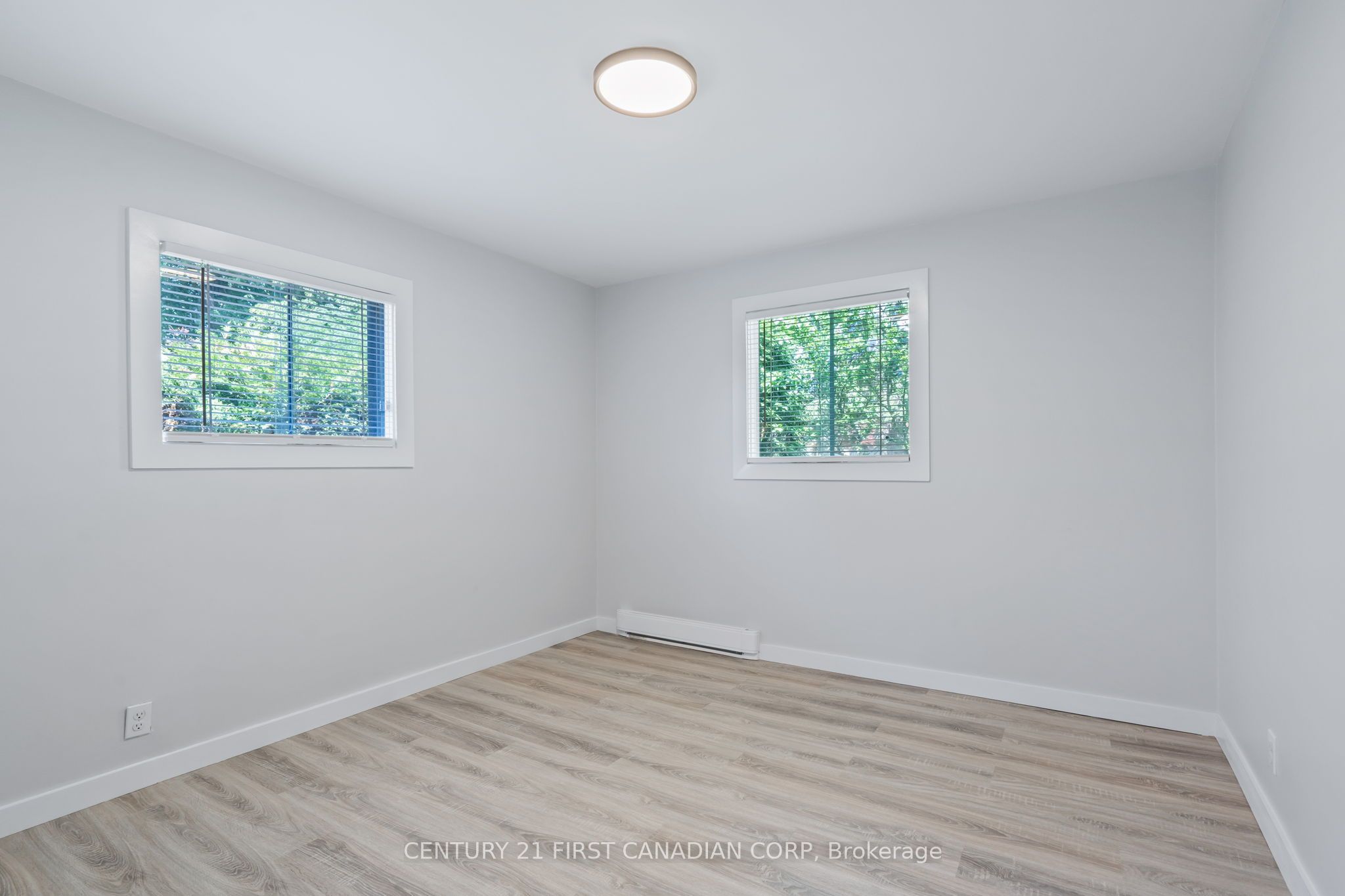 596 Kingsway Avenue N Property Photo 15