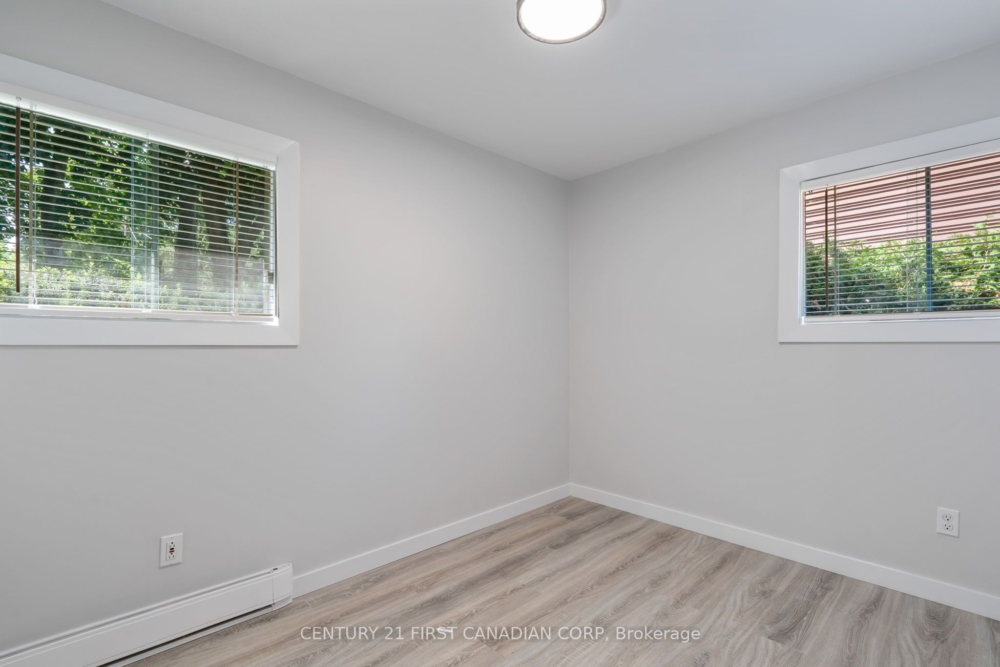 596 Kingsway Avenue N Property Photo 17
