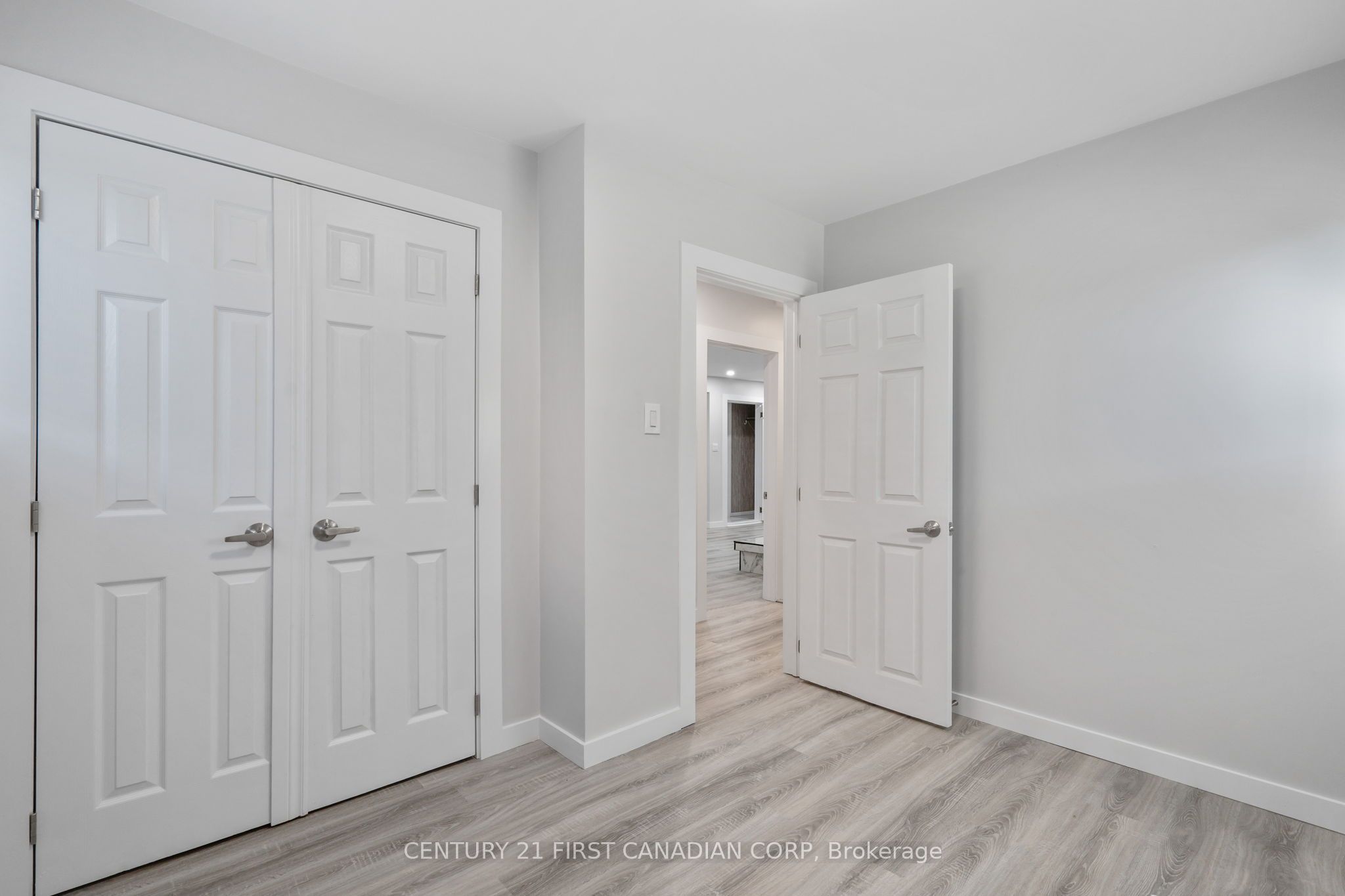 596 Kingsway Avenue N Property Photo 18