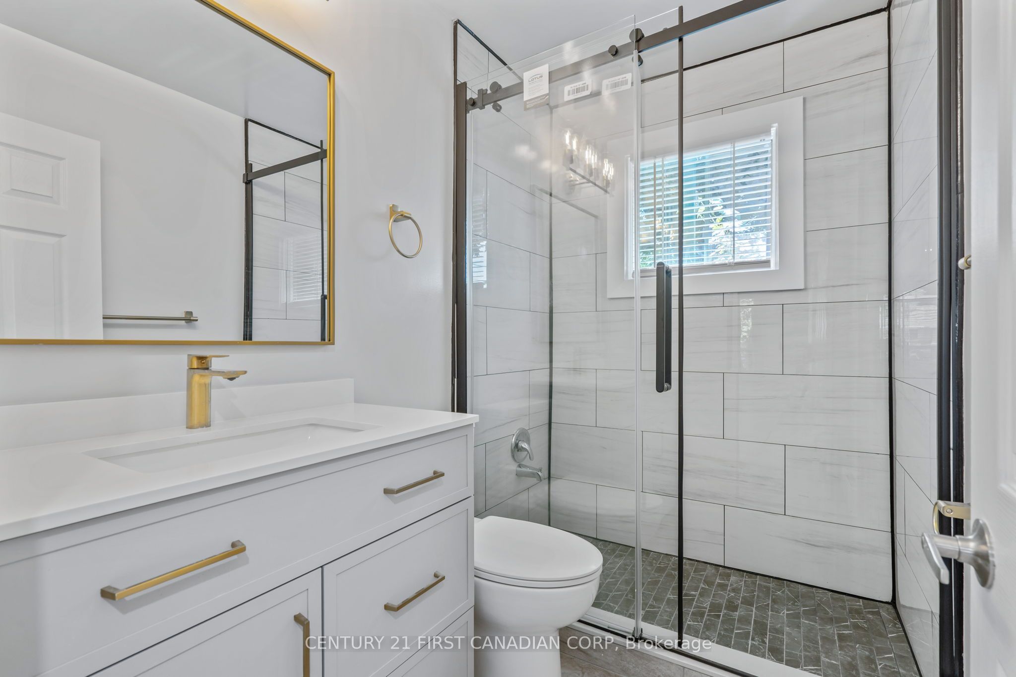 596 Kingsway Avenue N Property Photo 19