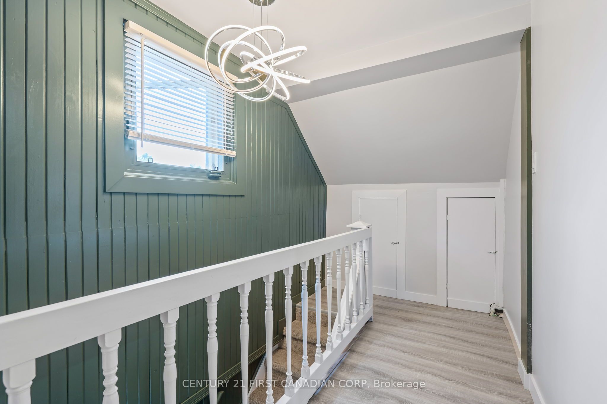 596 Kingsway Avenue N Property Photo 23