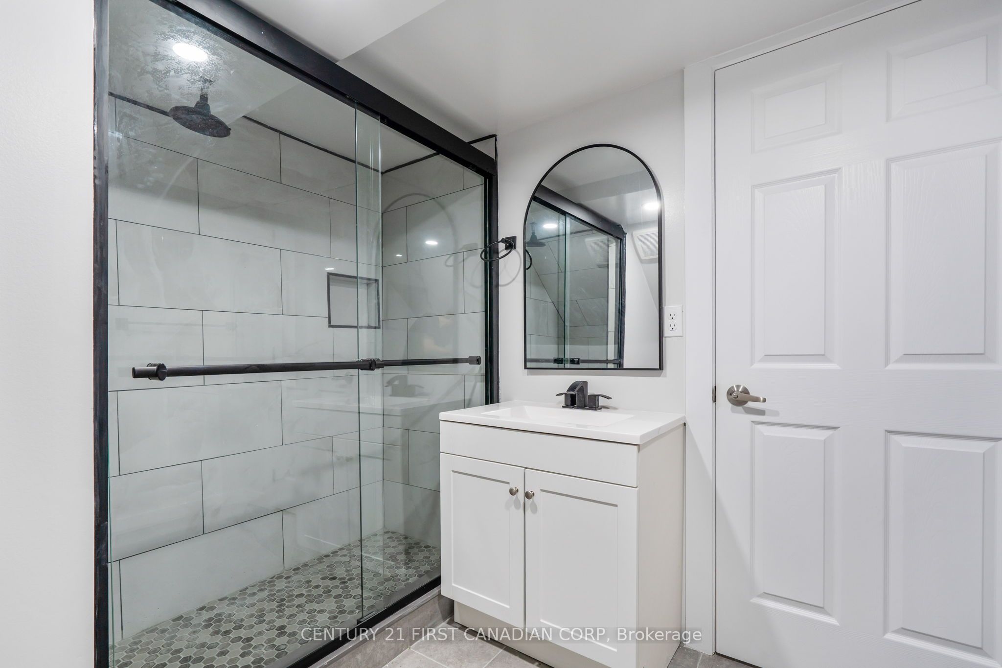 596 Kingsway Avenue N Property Photo 30
